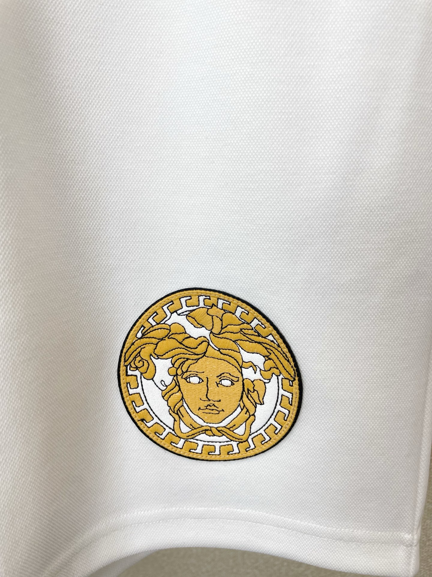 。VERSACE范思哲💥砸锅卖铁都要上的新款新款休闲短裤 高端版本！专柜定制面料 透气舒适度高，细节无可