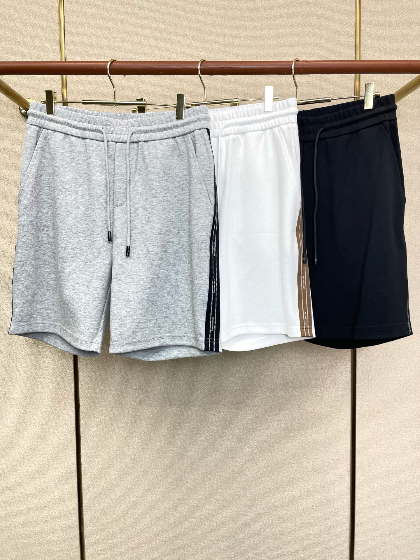 。Alexanderwang亚历山大王💥砸锅卖铁都要上的新款新款休闲短裤 高端版本！专柜定制面料 透气舒