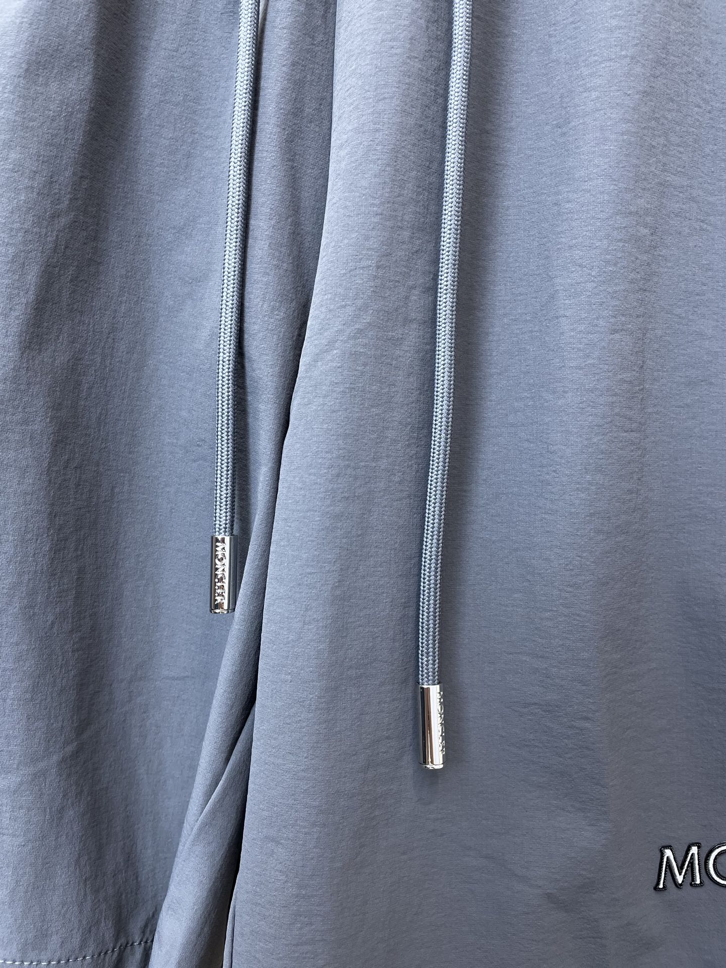 。Moncler蒙口💥砸锅卖铁都要上的新款新款休闲短裤 高端版本！专柜定制面料 透气舒适度高，细节无可挑