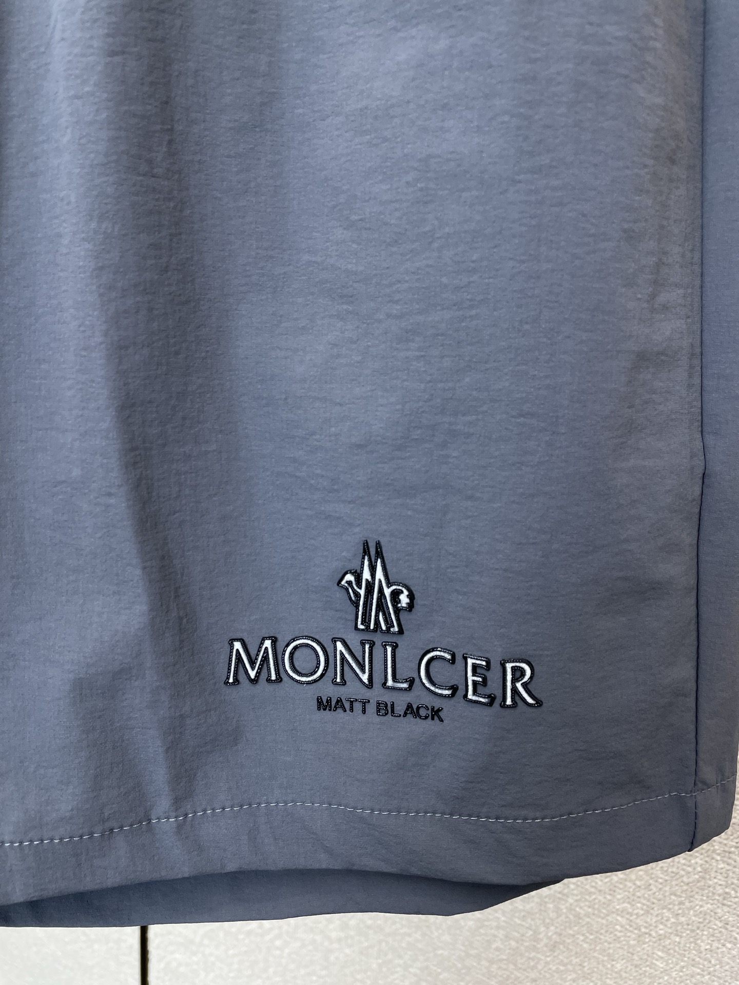 。Moncler蒙口💥砸锅卖铁都要上的新款新款休闲短裤 高端版本！专柜定制面料 透气舒适度高，细节无可挑