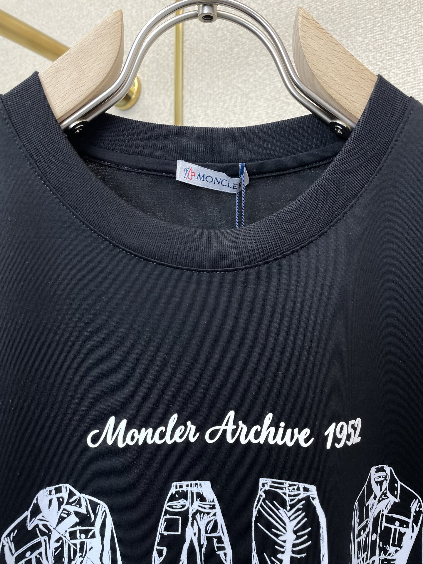 。Moncler蒙口💥砸锅卖铁都要上的新款新款原单男士休闲短袖 高端定制 高端版本 时尚百搭爆款⚠️⚠️