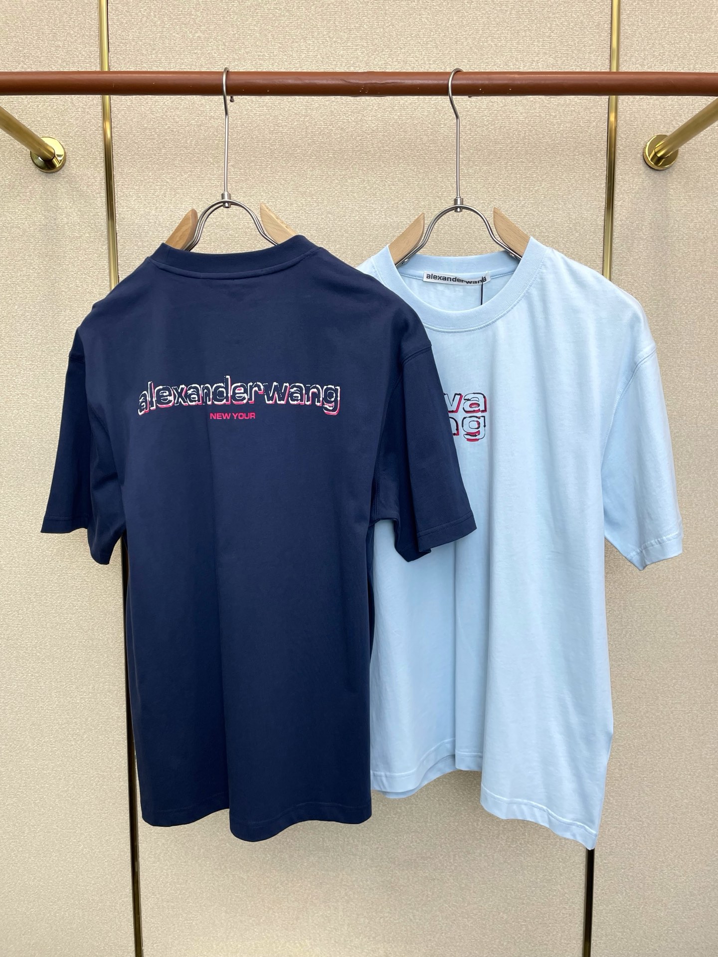 。Alexanderwang亚历山大王💥砸锅卖铁都要上的新款新款原单男士休闲短袖 高端定制 高端版本 时