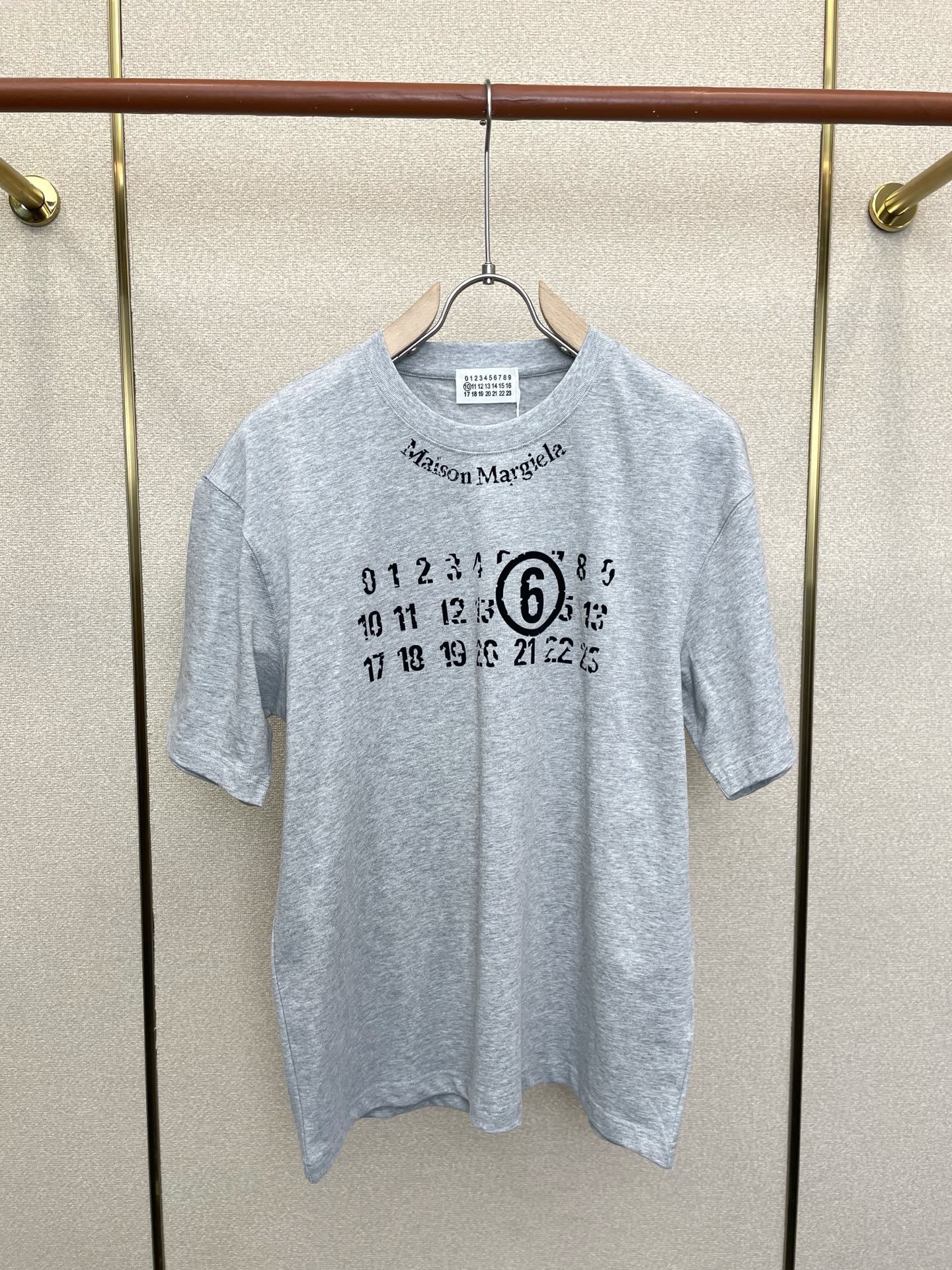 。Masion Margiela梅森马吉拉💥砸锅卖铁都要上的新款新款原单男士休闲短袖 高端定制 高端版本