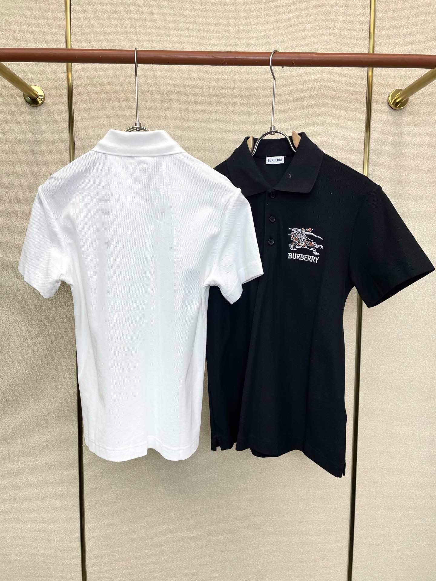 。Burberry巴宝莉💥砸锅卖铁都要上的新款新款原单男士休闲短袖 高端定制 高端版本 时尚百搭爆款⚠️