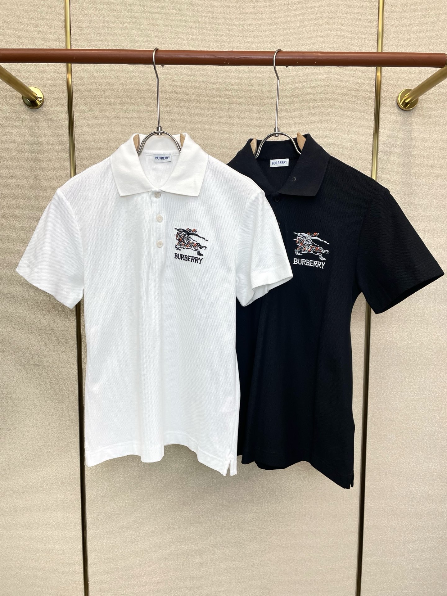 。Burberry巴宝莉💥砸锅卖铁都要上的新款新款原单男士休闲短袖 高端定制 高端版本 时尚百搭爆款⚠️