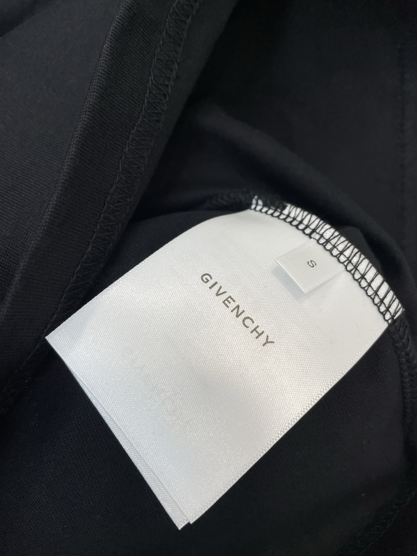 。Givenchy纪梵希💥砸锅卖铁都要上的新款新款原单男士休闲短袖 高端定制 高端版本 时尚百搭爆款⚠️