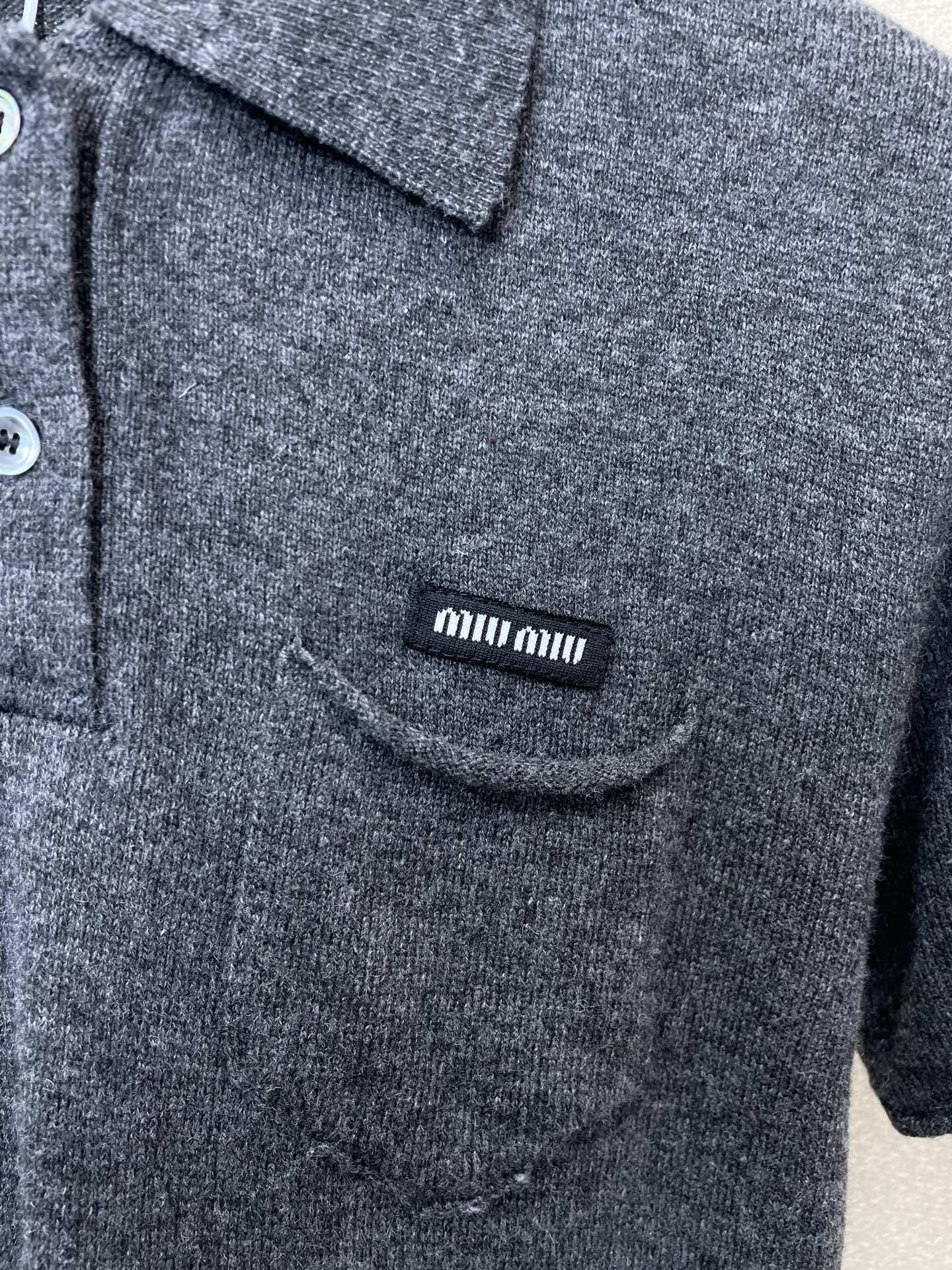 Miumiu谬谬👚女款圆领短袖👚砸锅卖铁都要上的新款新款原单女士休闲针织短袖 高端定制 高端版本 时尚百