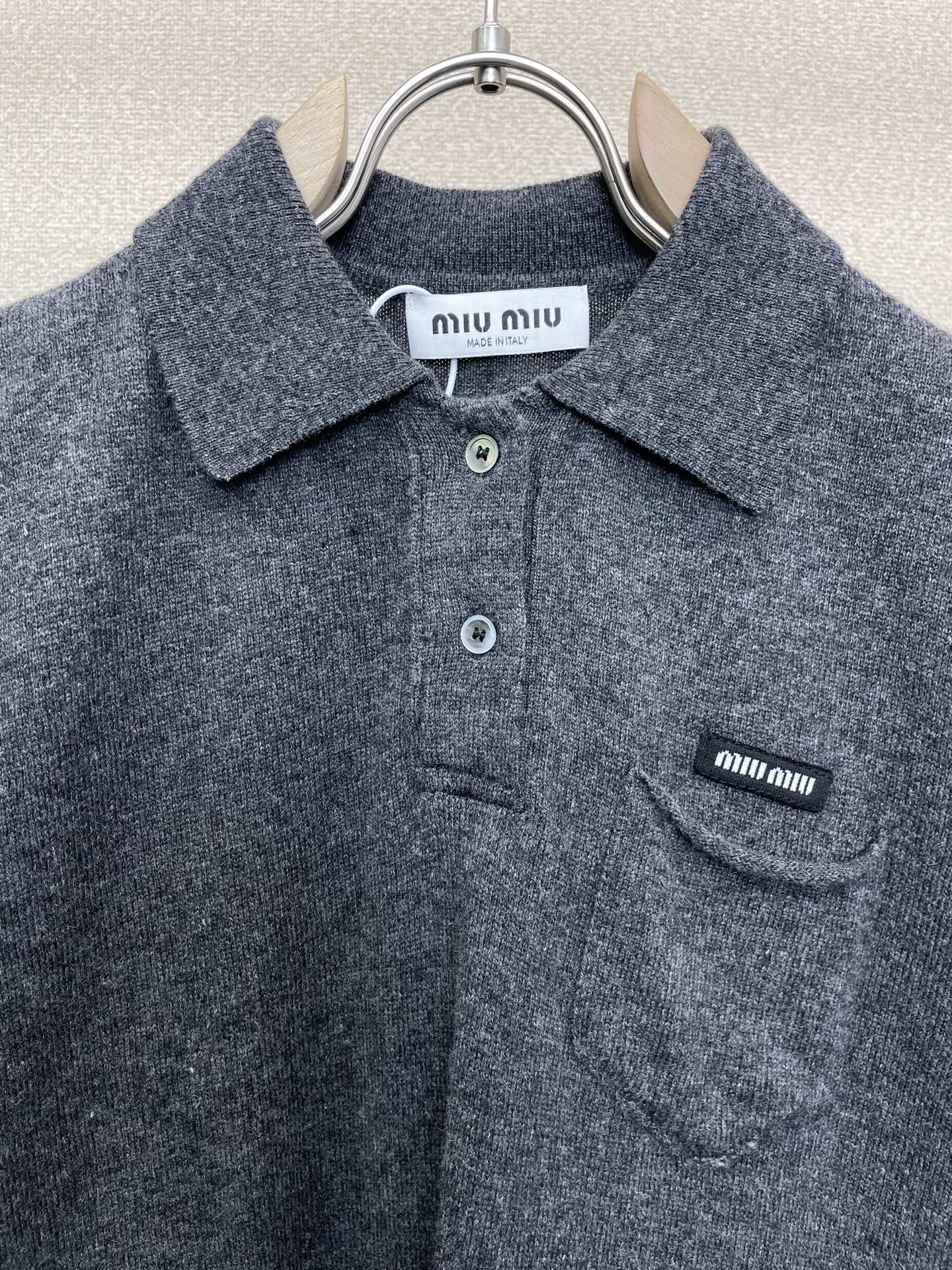 Miumiu谬谬👚女款圆领短袖👚砸锅卖铁都要上的新款新款原单女士休闲针织短袖 高端定制 高端版本 时尚百