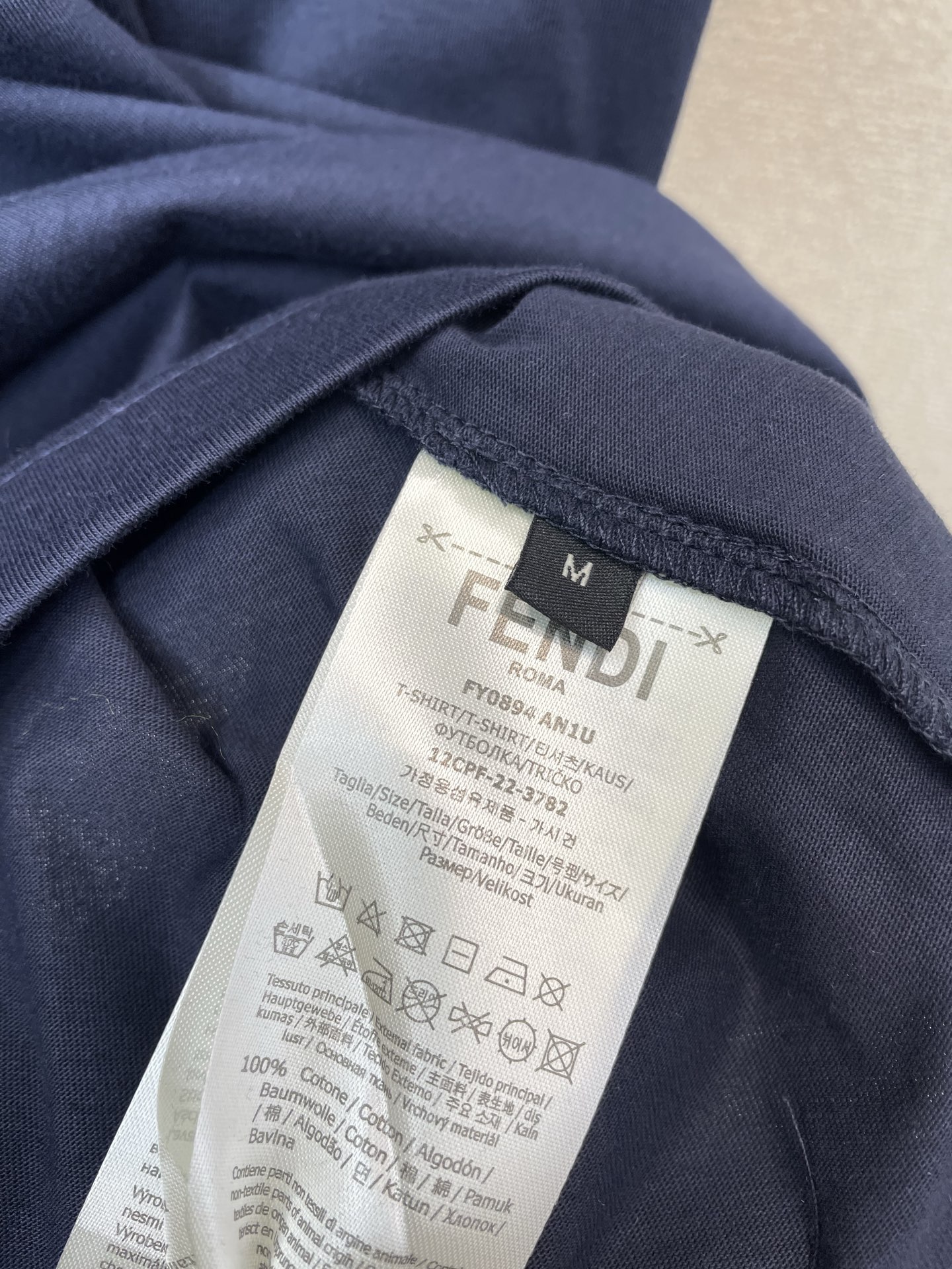 。FENDI芬迪💥砸锅卖铁都要上的新款新款原单男士休闲短袖 高端定制 高端版本 时尚百搭爆款⚠️⚠️✨✨
