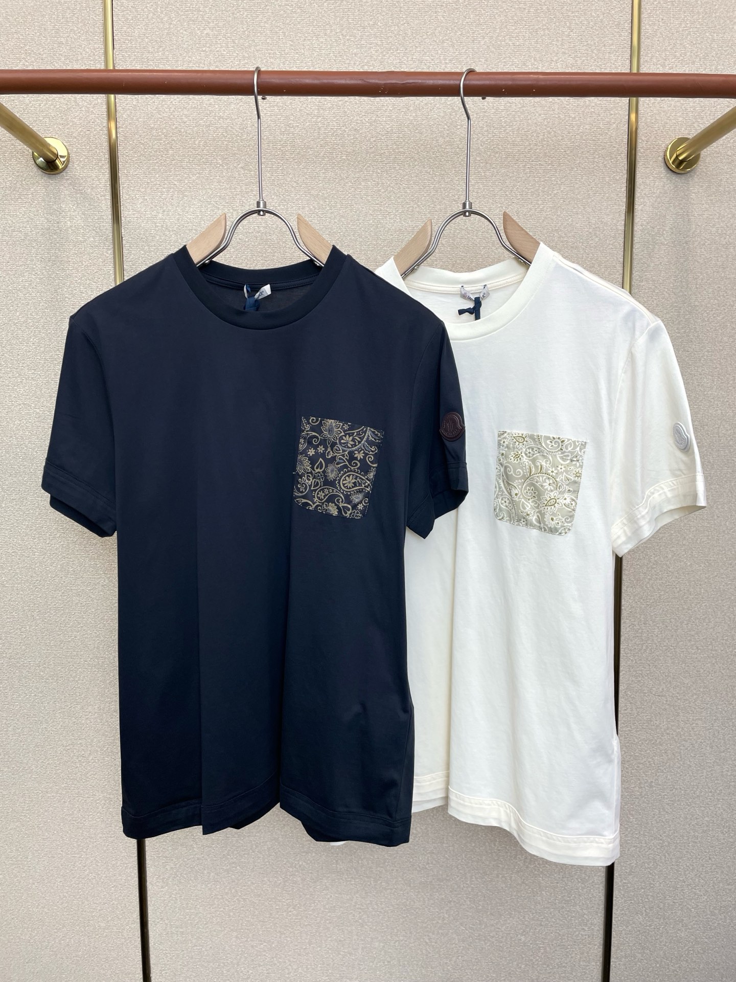 。Moncler蒙口💥砸锅卖铁都要上的新款新款原单男士休闲短袖 高端定制 高端版本 时尚百搭爆款⚠️⚠️