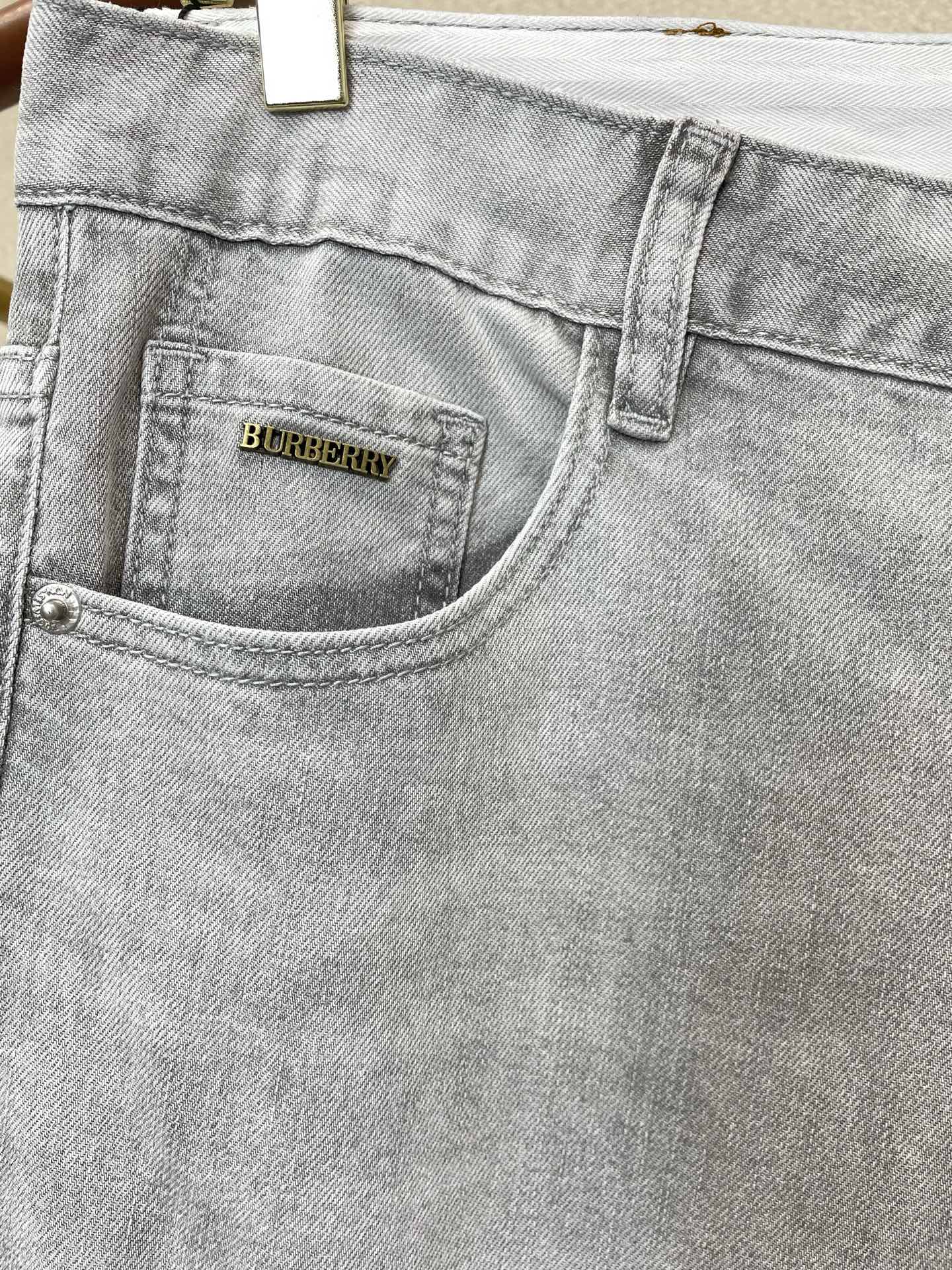 Burberry巴宝莉💥砸锅卖铁都要上的新款新款休闲牛仔裤👖高端版本 专柜定制面料 透气舒适度高，细节无