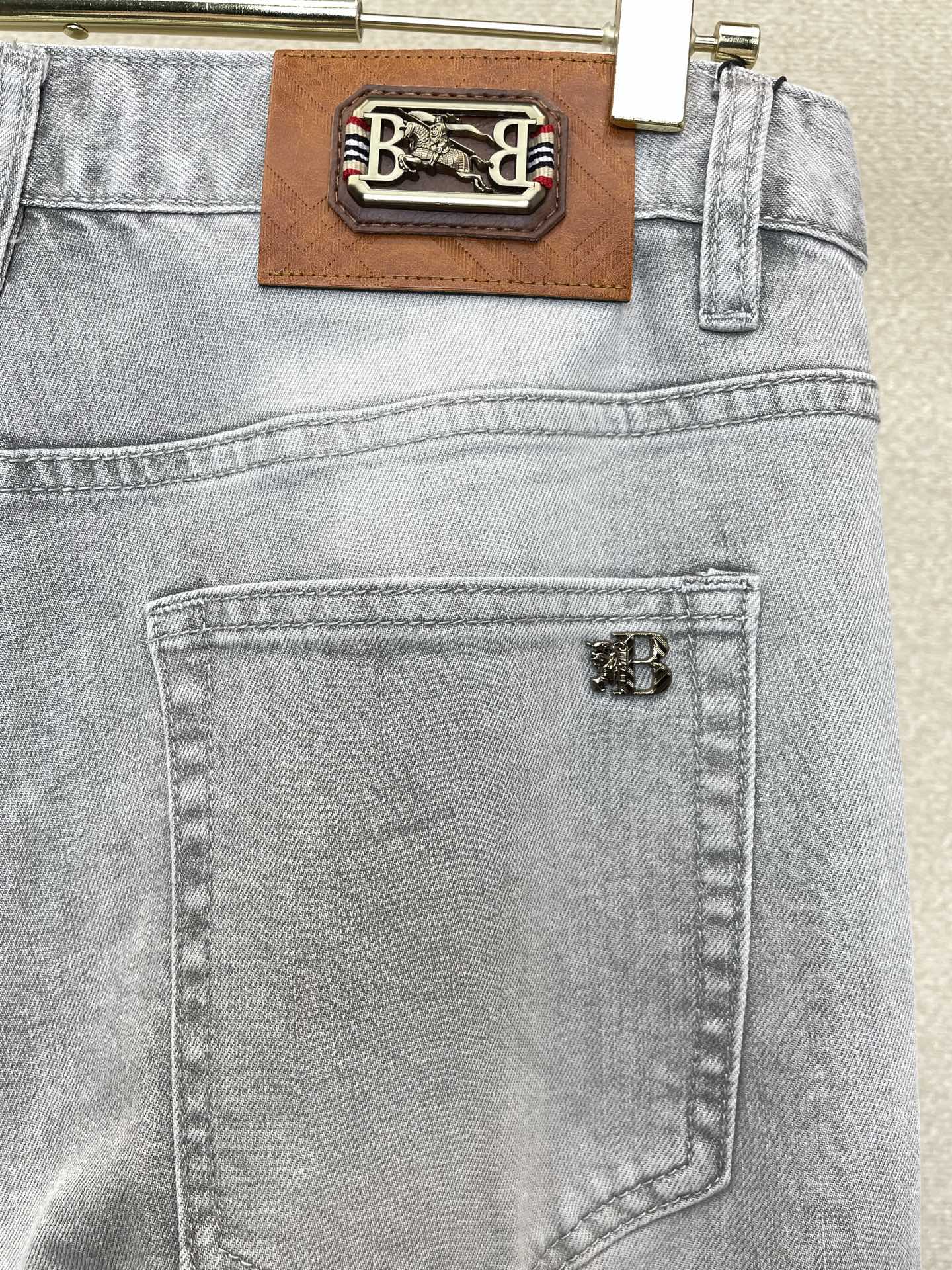Burberry巴宝莉💥砸锅卖铁都要上的新款新款休闲牛仔裤👖高端版本 专柜定制面料 透气舒适度高，细节无
