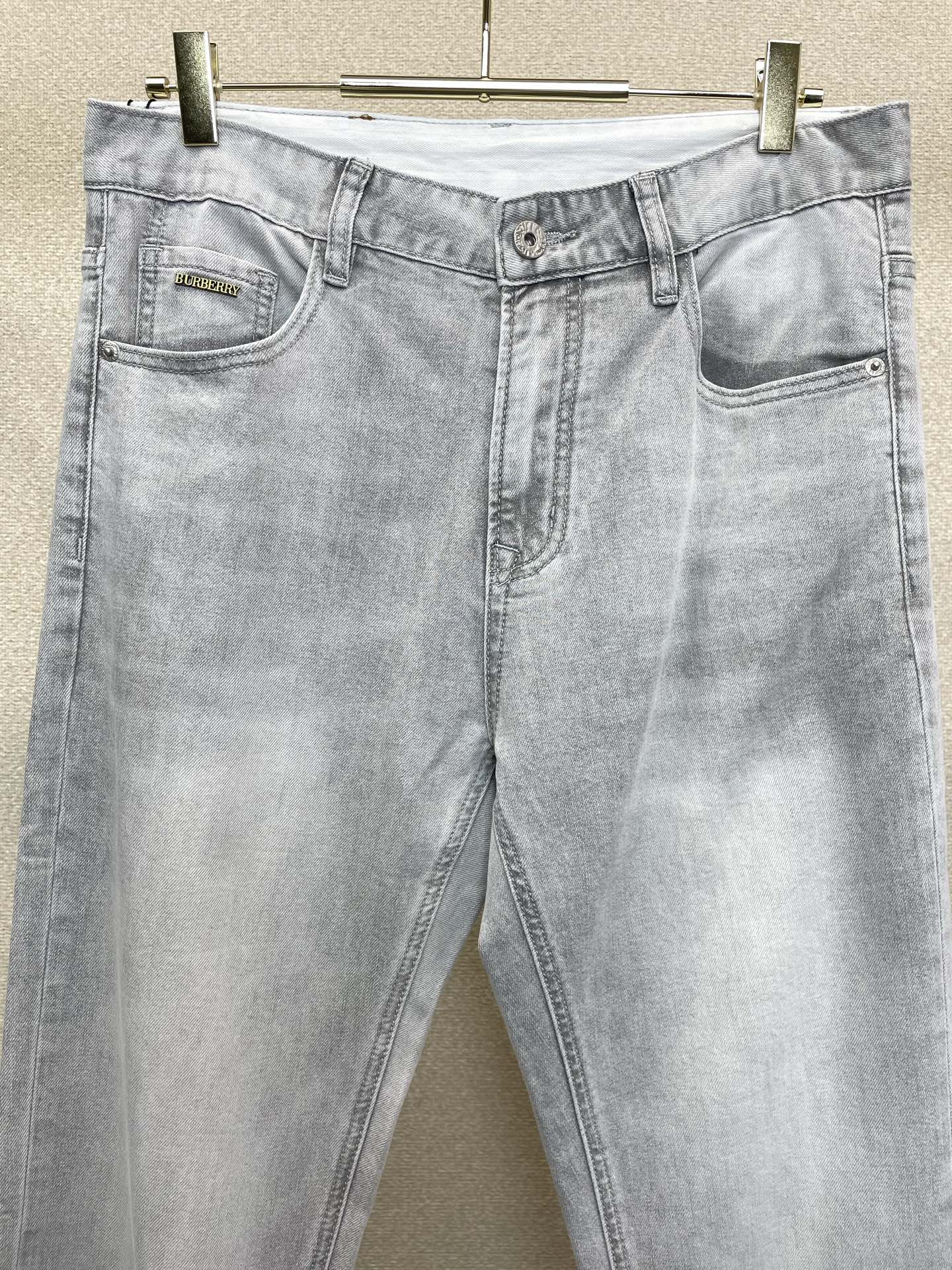 Burberry巴宝莉💥砸锅卖铁都要上的新款新款休闲牛仔裤👖高端版本 专柜定制面料 透气舒适度高，细节无