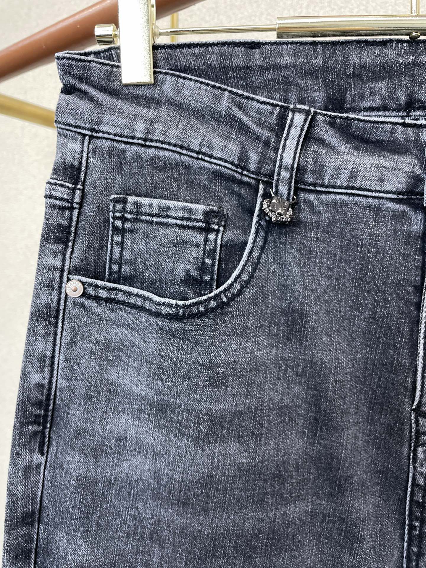 。Loro Piana-Loro Piana诺悠翩雅💥砸锅卖铁都要上的新款新款休闲牛仔裤👖高端版本 专柜