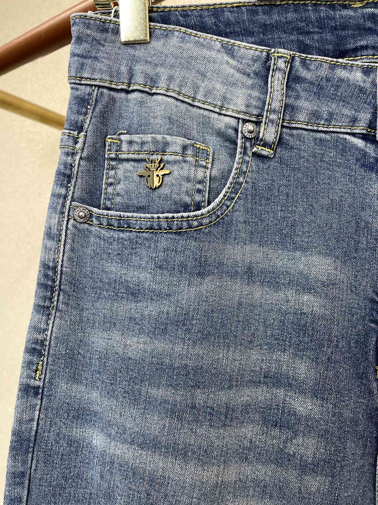 Dior迪奥💥砸锅卖铁都要上的新款新款休闲牛仔裤👖高端版本 专柜定制面料 透气舒适度高，细节无可挑剔，品
