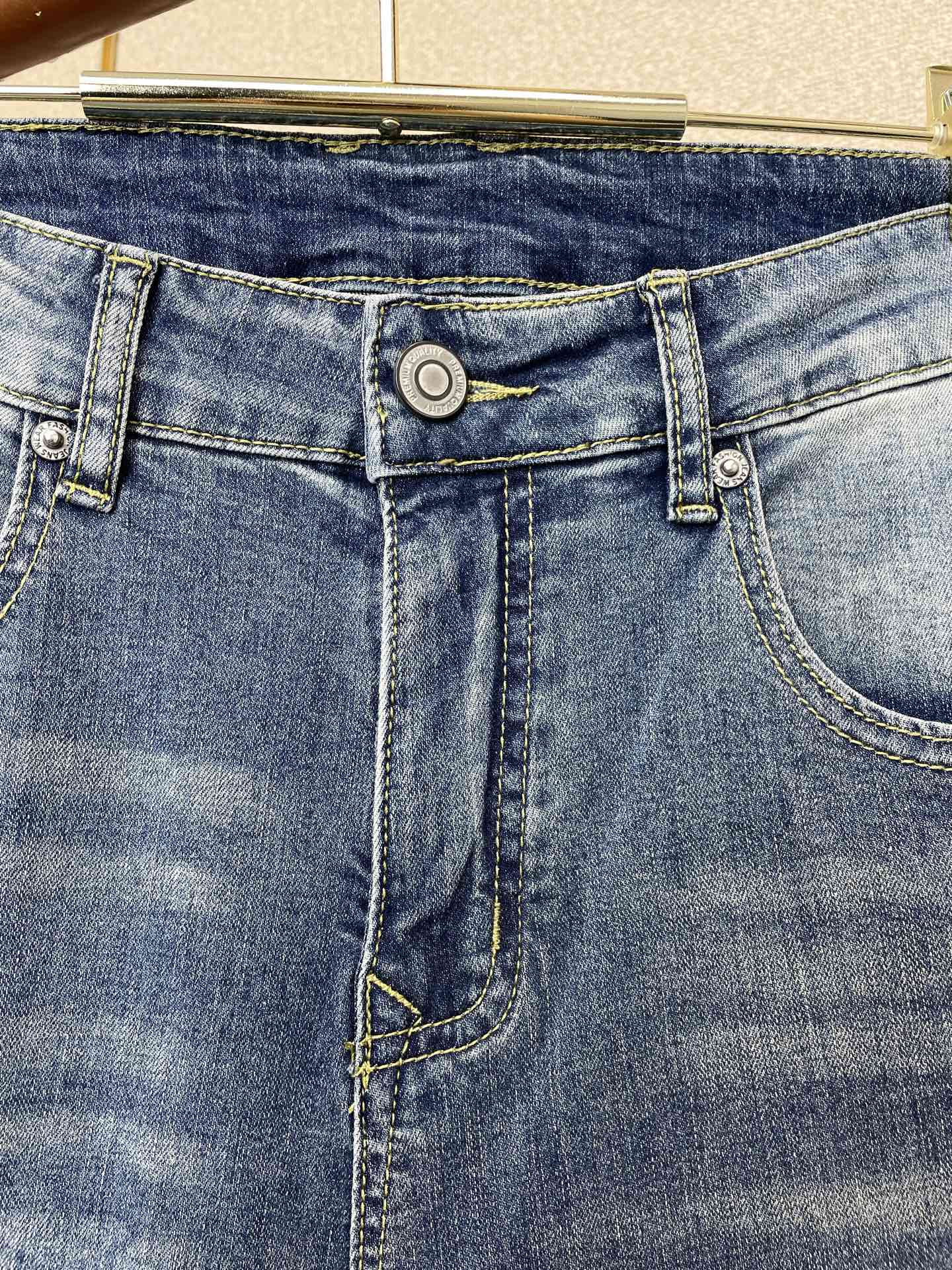 Dior迪奥💥砸锅卖铁都要上的新款新款休闲牛仔裤👖高端版本 专柜定制面料 透气舒适度高，细节无可挑剔，品