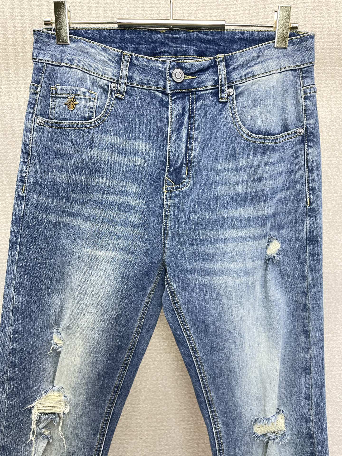Dior迪奥💥砸锅卖铁都要上的新款新款休闲牛仔裤👖高端版本 专柜定制面料 透气舒适度高，细节无可挑剔，品