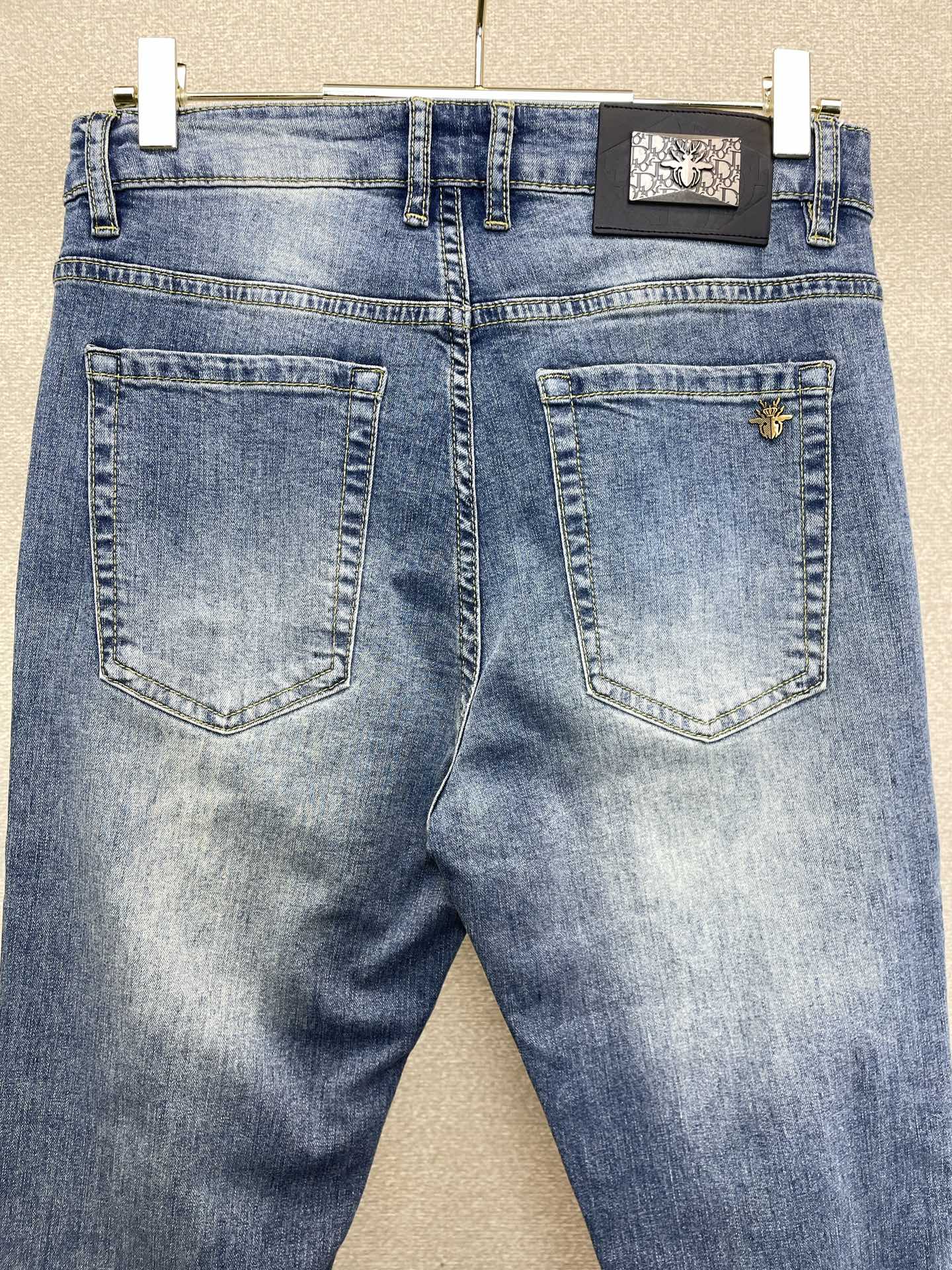 Dior迪奥💥砸锅卖铁都要上的新款新款休闲牛仔裤👖高端版本 专柜定制面料 透气舒适度高，细节无可挑剔，品