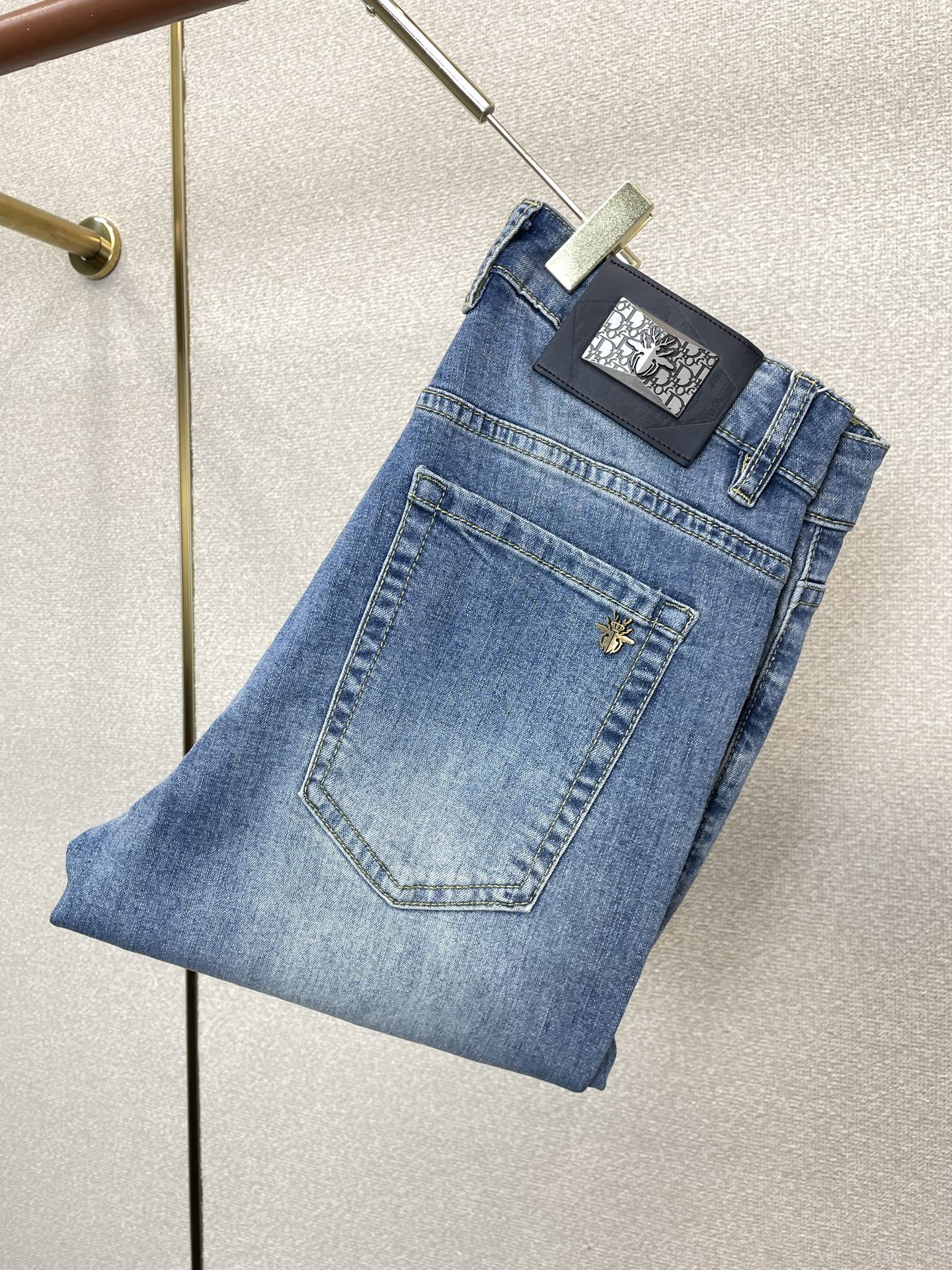 Dior迪奥💥砸锅卖铁都要上的新款新款休闲牛仔裤👖高端版本 专柜定制面料 透气舒适度高，细节无可挑剔，品