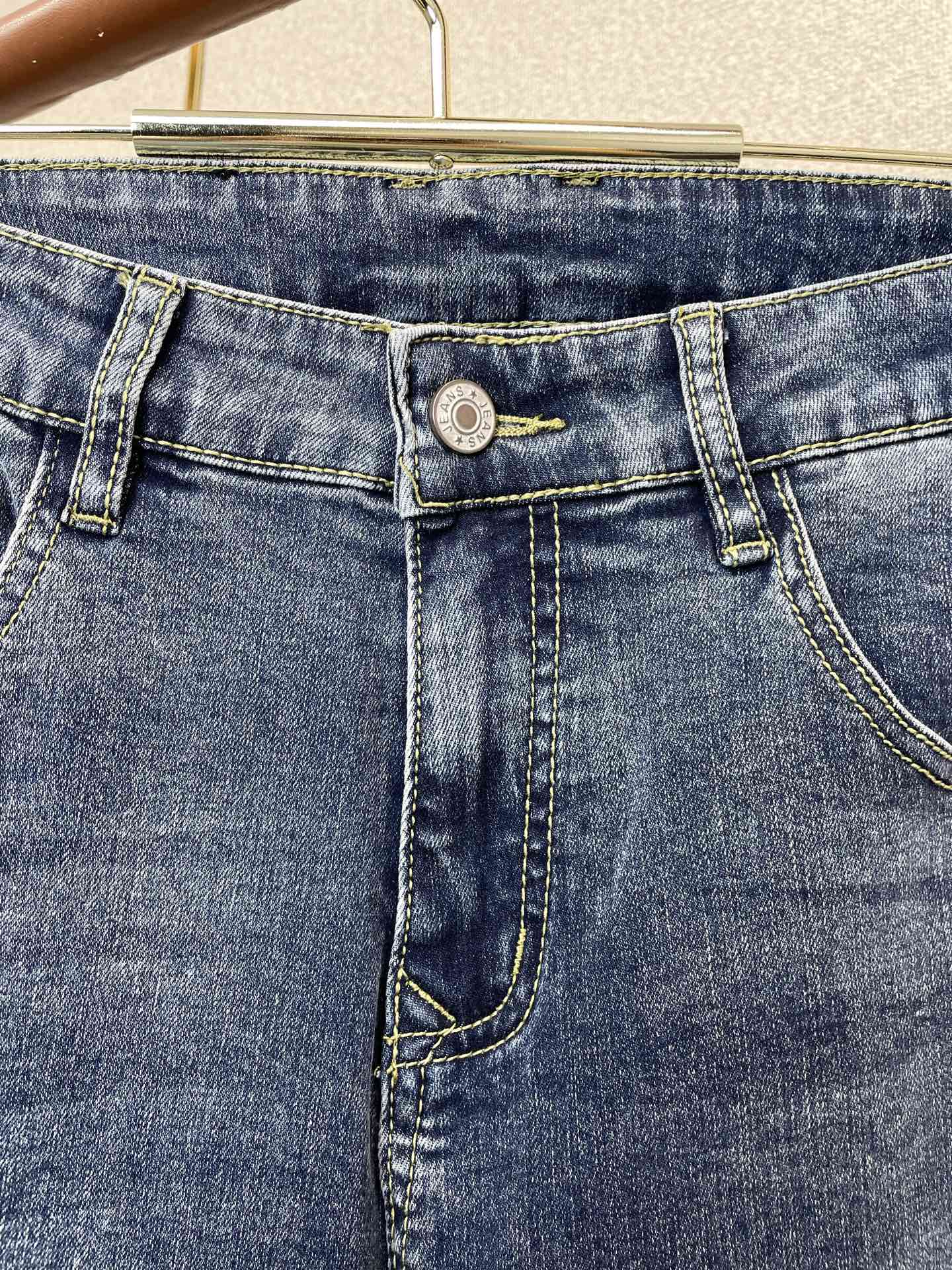 。FENDI芬迪💥砸锅卖铁都要上的新款新款休闲牛仔裤👖高端版本 专柜定制面料 透气舒适度高，细节无可挑剔