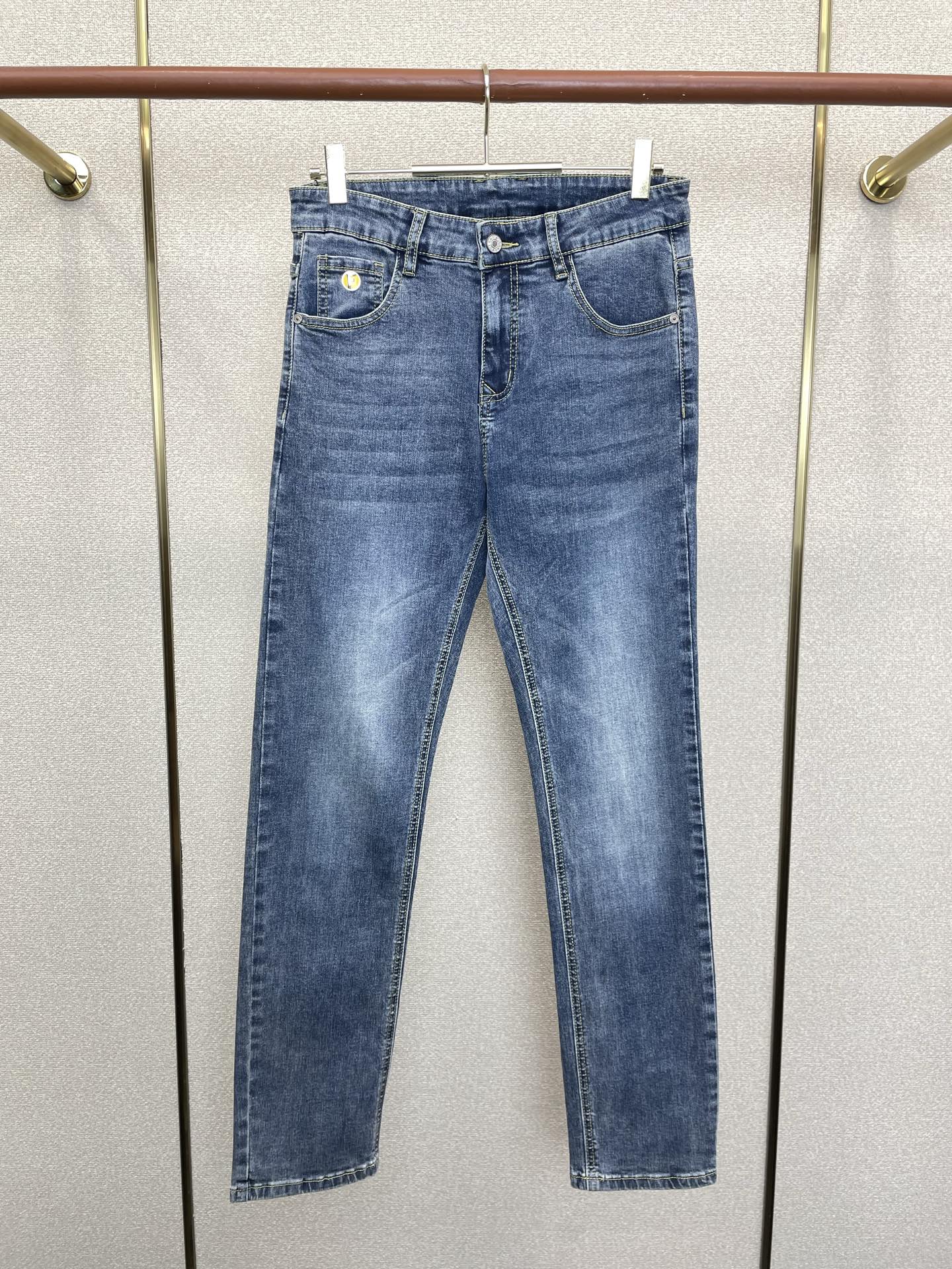 。FENDI芬迪💥砸锅卖铁都要上的新款新款休闲牛仔裤👖高端版本 专柜定制面料 透气舒适度高，细节无可挑剔