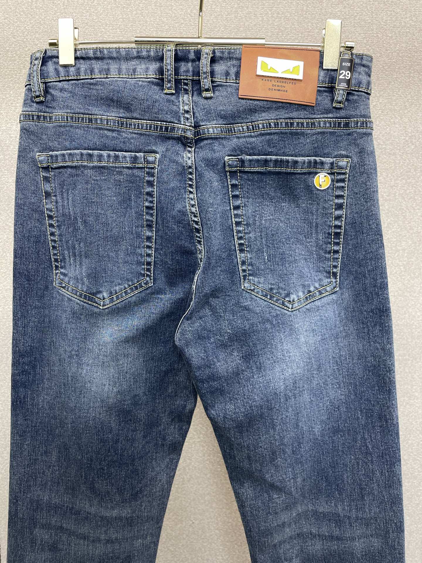 。FENDI芬迪💥砸锅卖铁都要上的新款新款休闲牛仔裤👖高端版本 专柜定制面料 透气舒适度高，细节无可挑剔