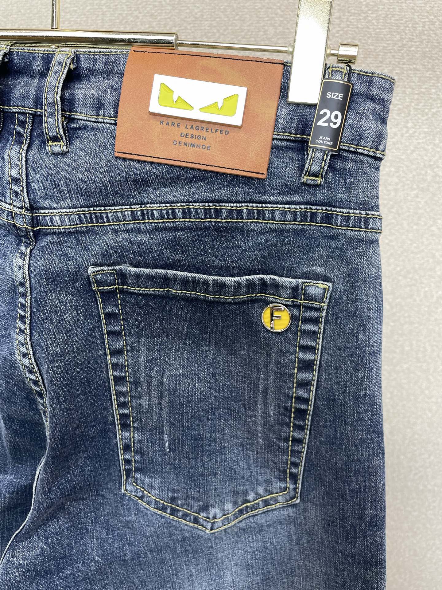 。FENDI芬迪💥砸锅卖铁都要上的新款新款休闲牛仔裤👖高端版本 专柜定制面料 透气舒适度高，细节无可挑剔