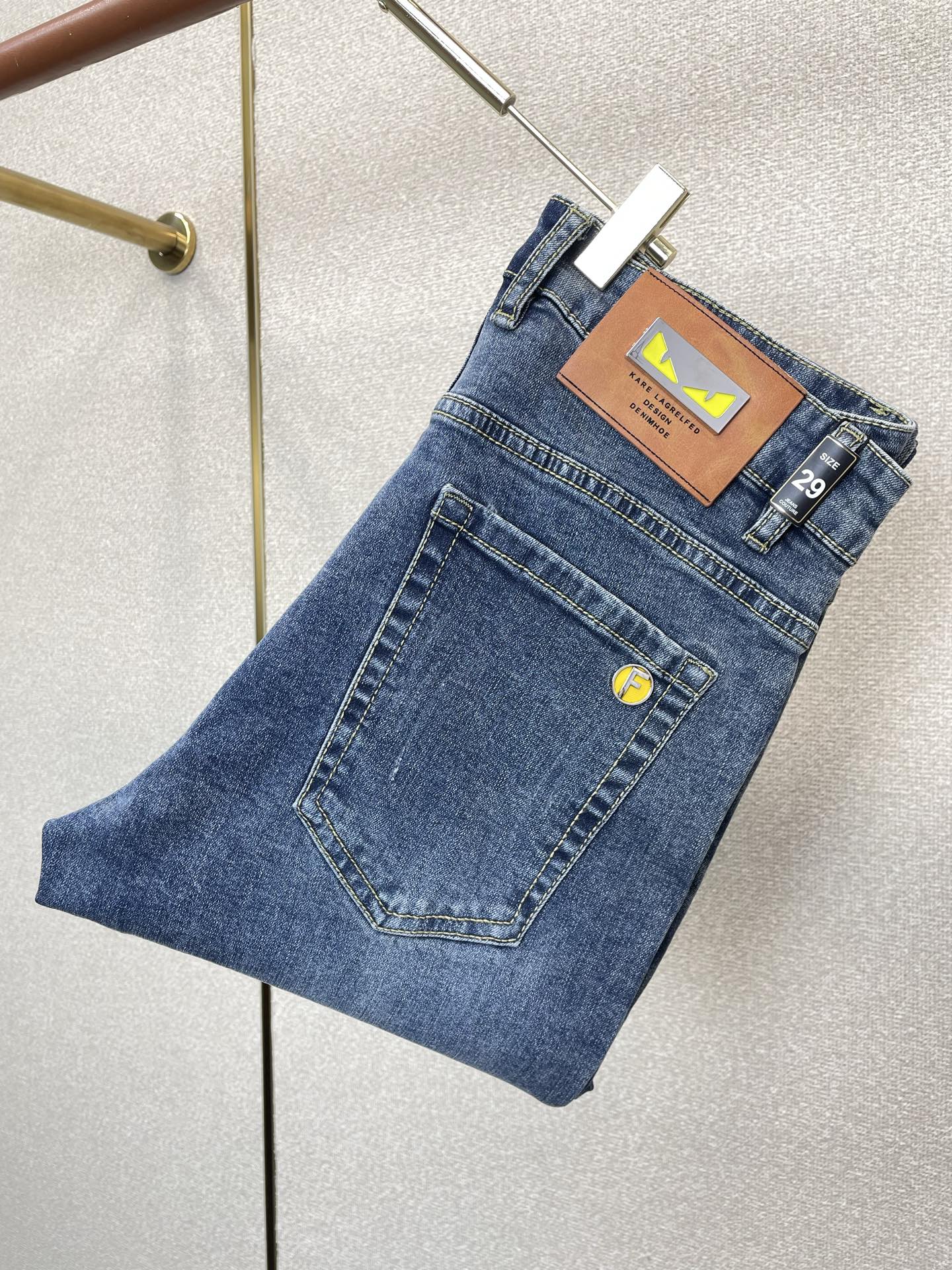 。FENDI芬迪💥砸锅卖铁都要上的新款新款休闲牛仔裤👖高端版本 专柜定制面料 透气舒适度高，细节无可挑剔