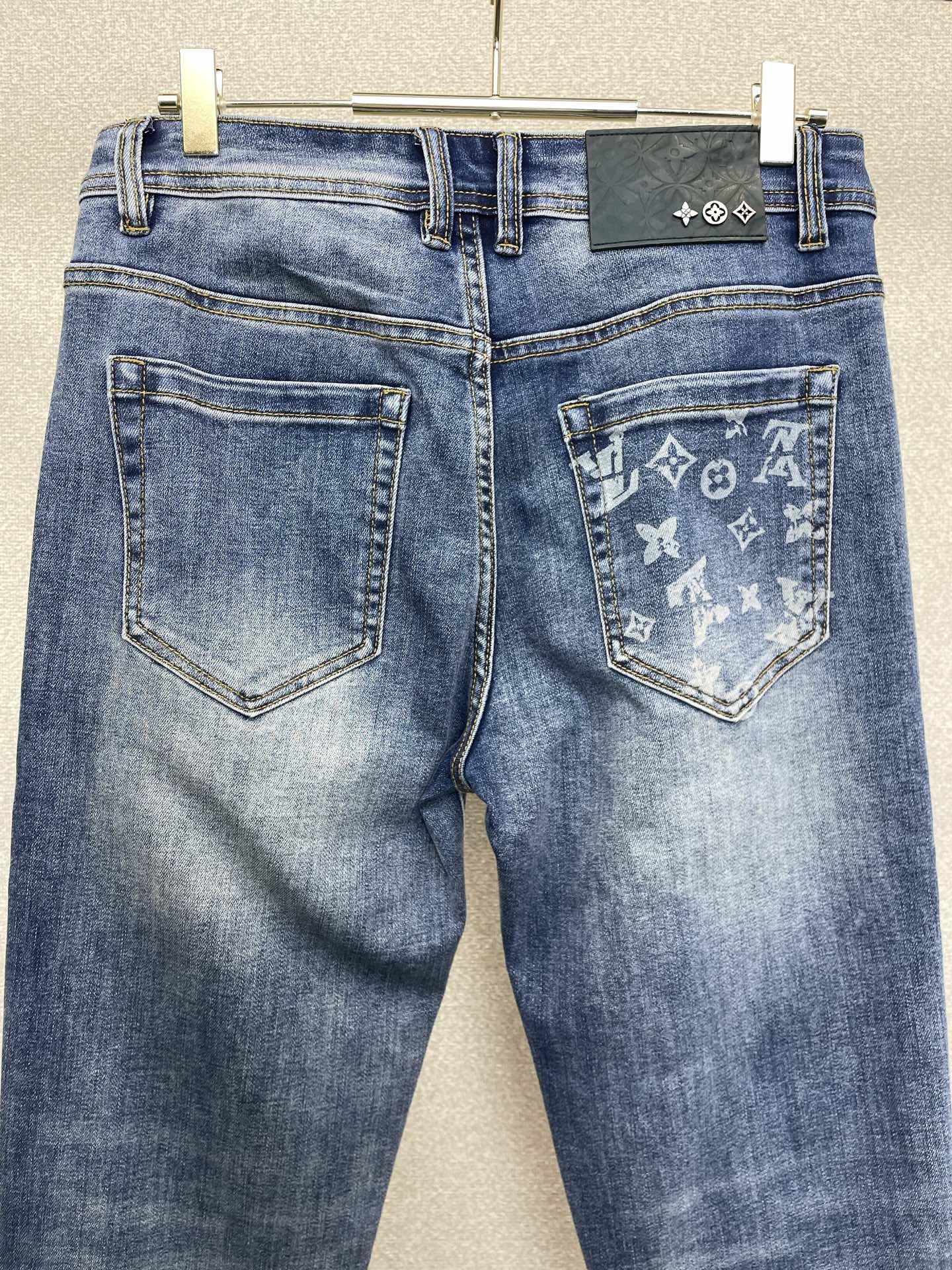 Louis Vuitton路易威登💥砸锅卖铁都要上的新款新款休闲牛仔裤👖高端版本 专柜定制面料 透气舒适