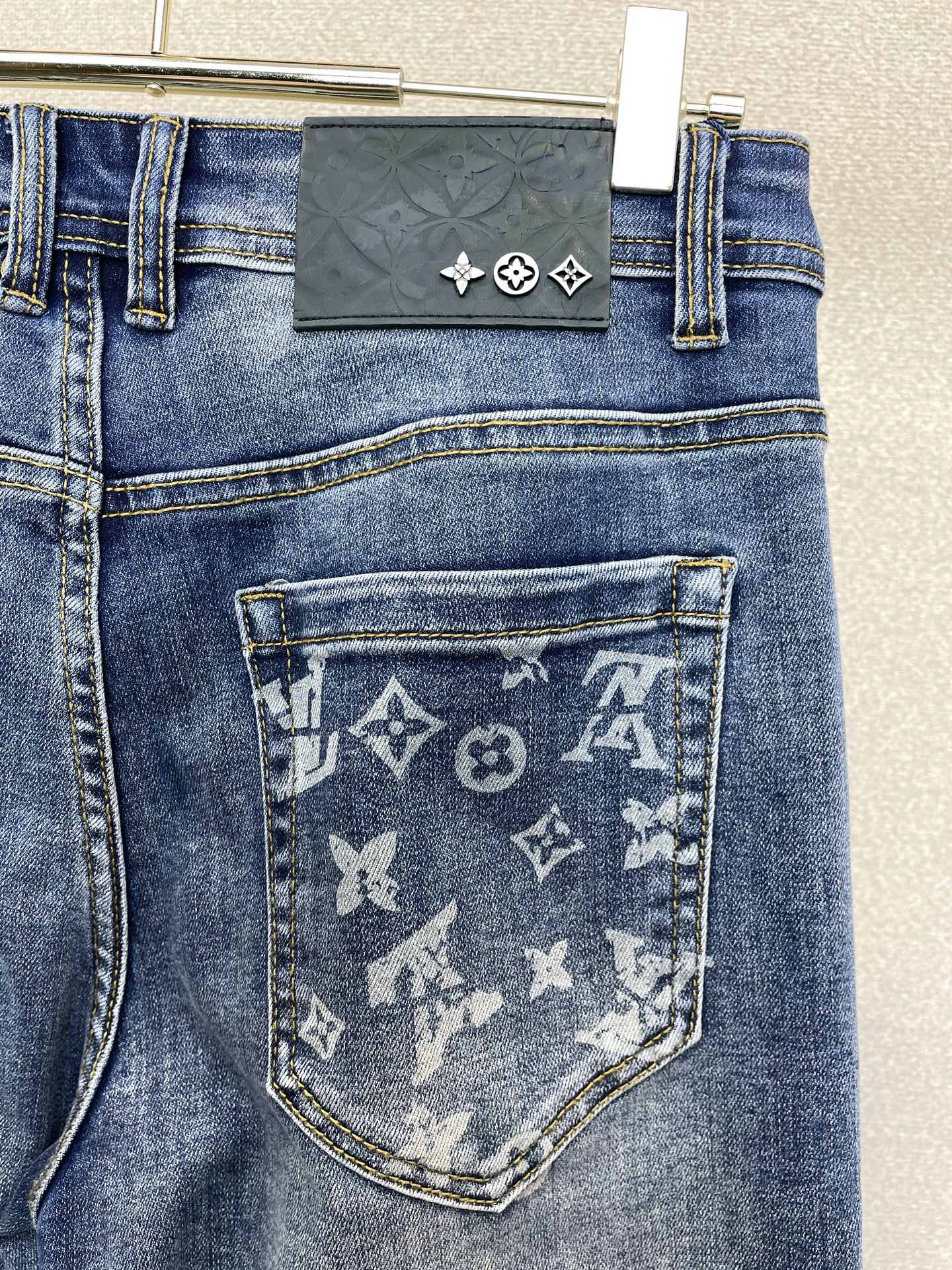 Louis Vuitton路易威登💥砸锅卖铁都要上的新款新款休闲牛仔裤👖高端版本 专柜定制面料 透气舒适