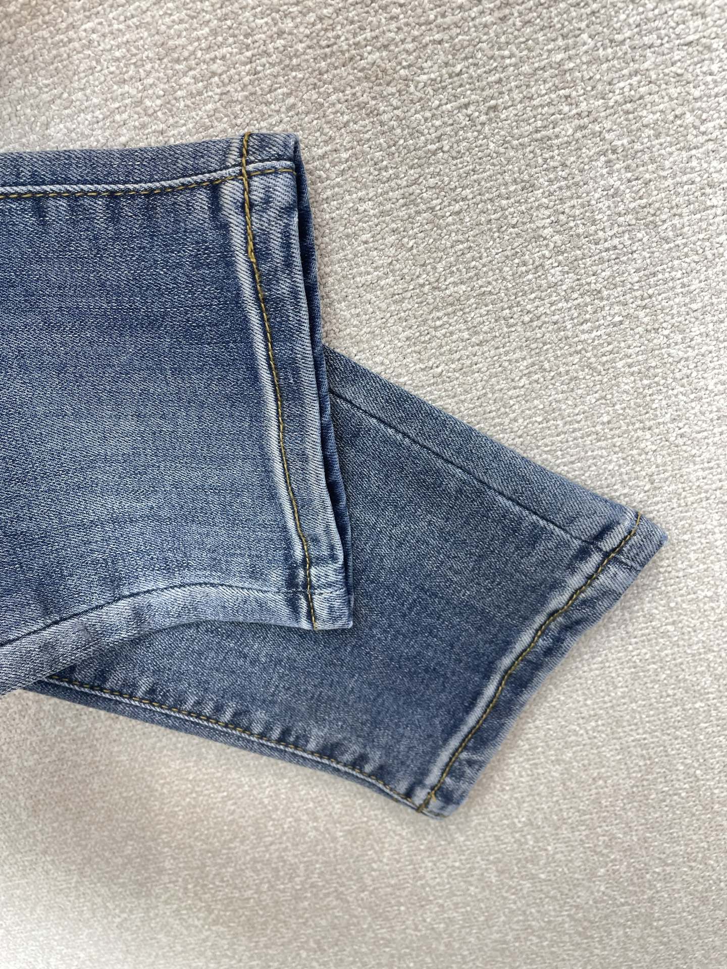 Louis Vuitton路易威登💥砸锅卖铁都要上的新款新款休闲牛仔裤👖高端版本 专柜定制面料 透气舒适
