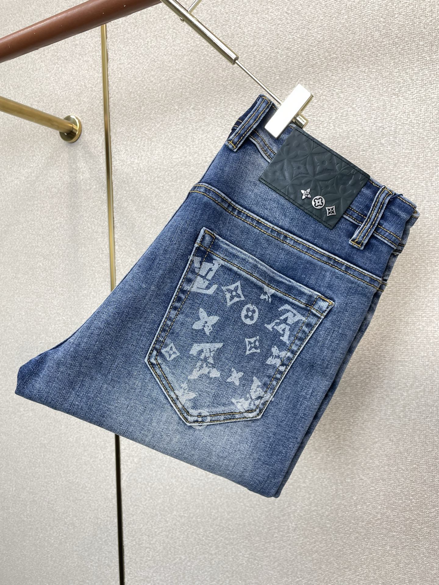 Louis Vuitton路易威登💥砸锅卖铁都要上的新款新款休闲牛仔裤👖高端版本 专柜定制面料 透气舒适