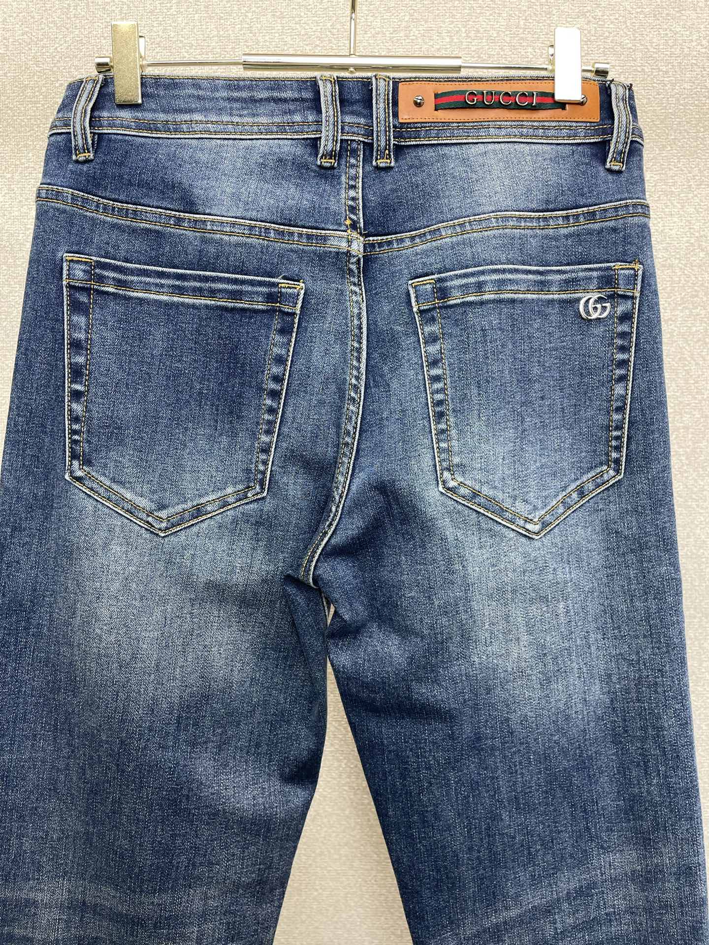 。Gucci古驰💥砸锅卖铁都要上的新款新款休闲牛仔裤👖高端版本 专柜定制面料 透气舒适度高，细节无可挑剔