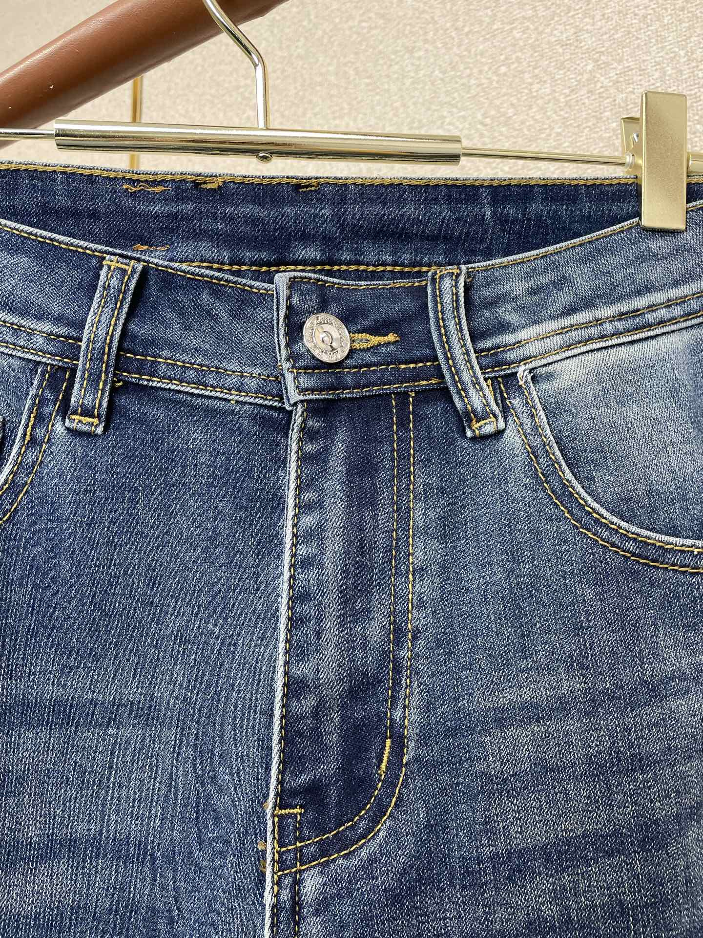 。Gucci古驰💥砸锅卖铁都要上的新款新款休闲牛仔裤👖高端版本 专柜定制面料 透气舒适度高，细节无可挑剔