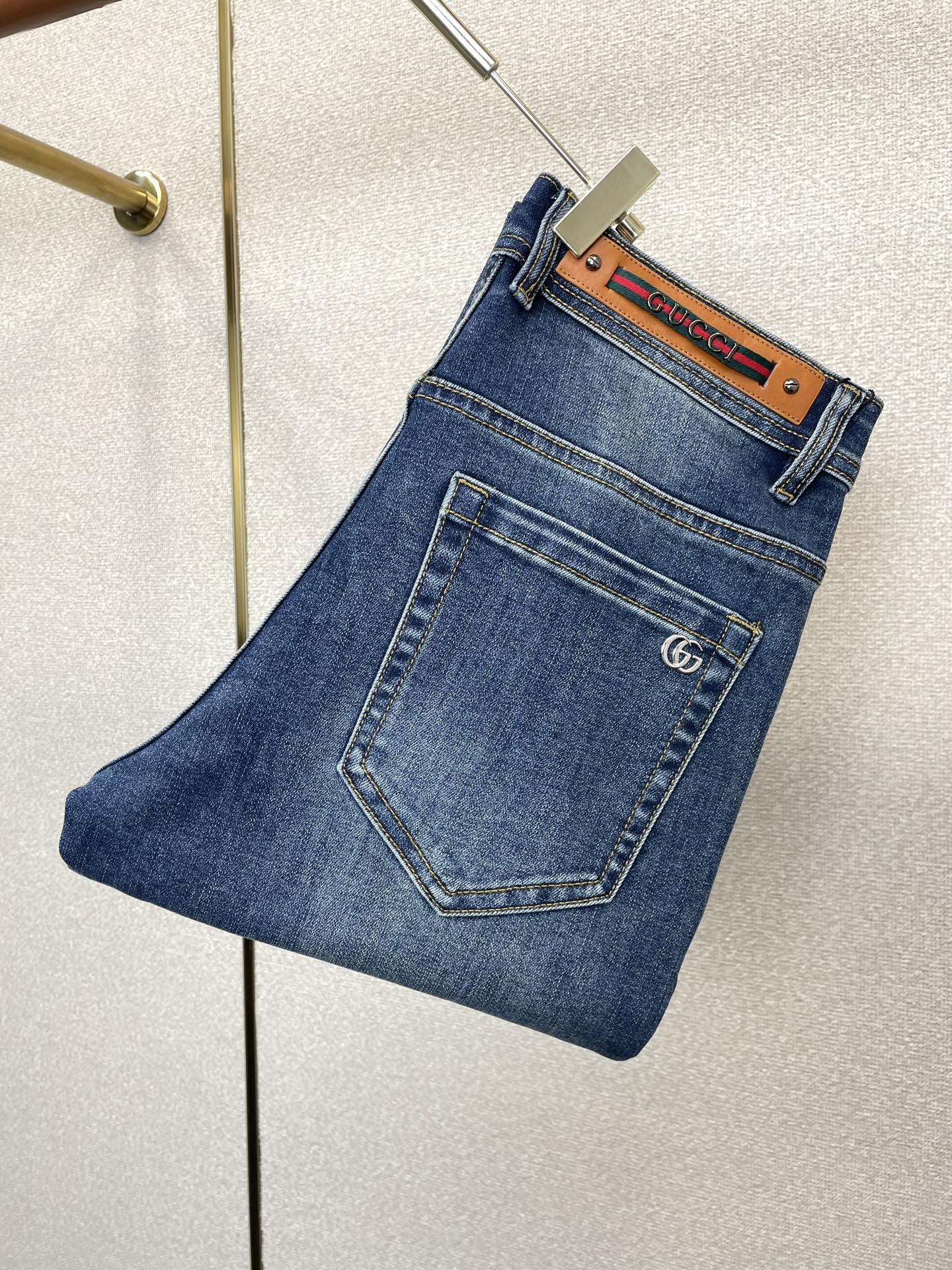 。Gucci古驰💥砸锅卖铁都要上的新款新款休闲牛仔裤👖高端版本 专柜定制面料 透气舒适度高，细节无可挑剔