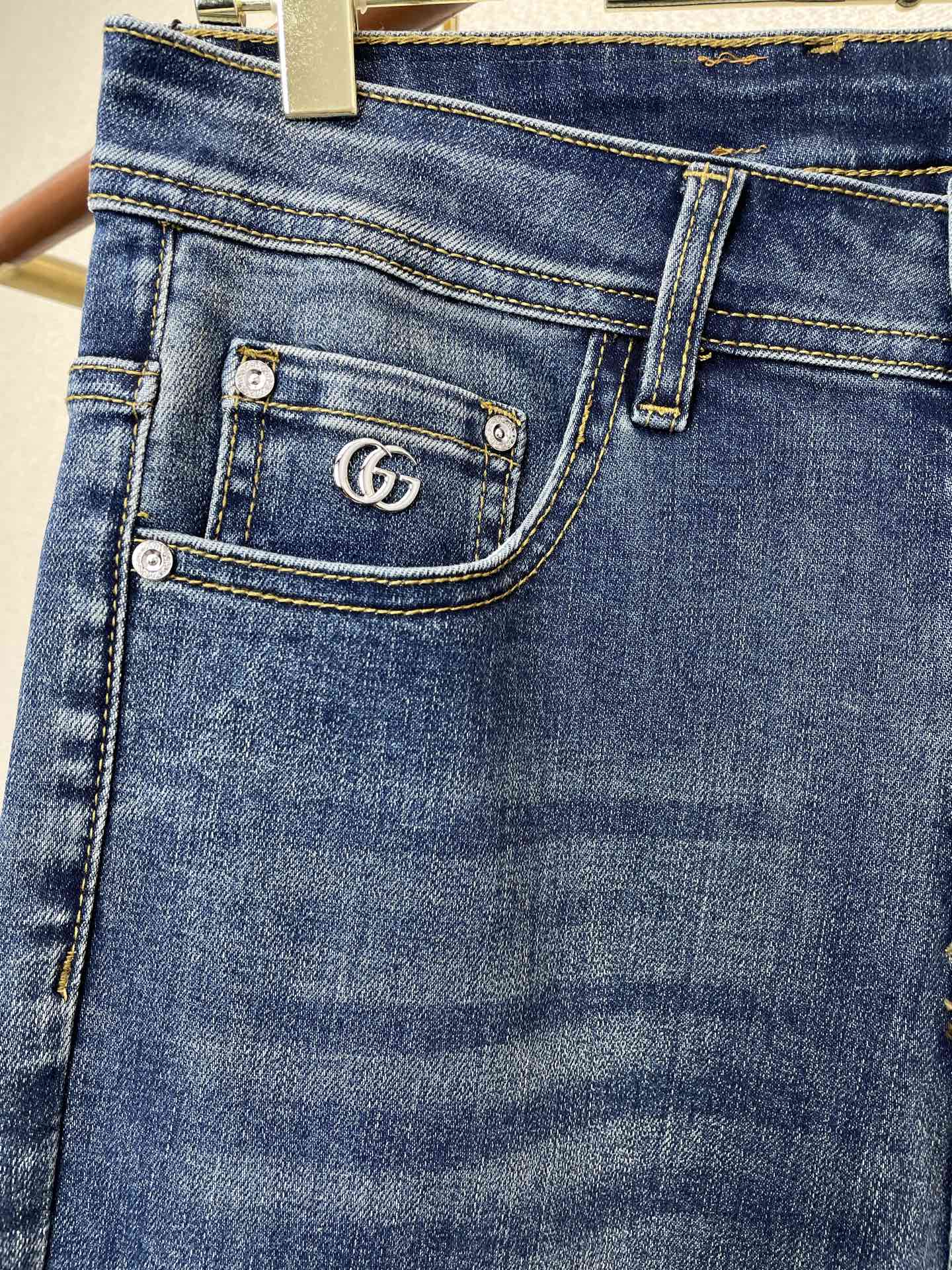 。Gucci古驰💥砸锅卖铁都要上的新款新款休闲牛仔裤👖高端版本 专柜定制面料 透气舒适度高，细节无可挑剔