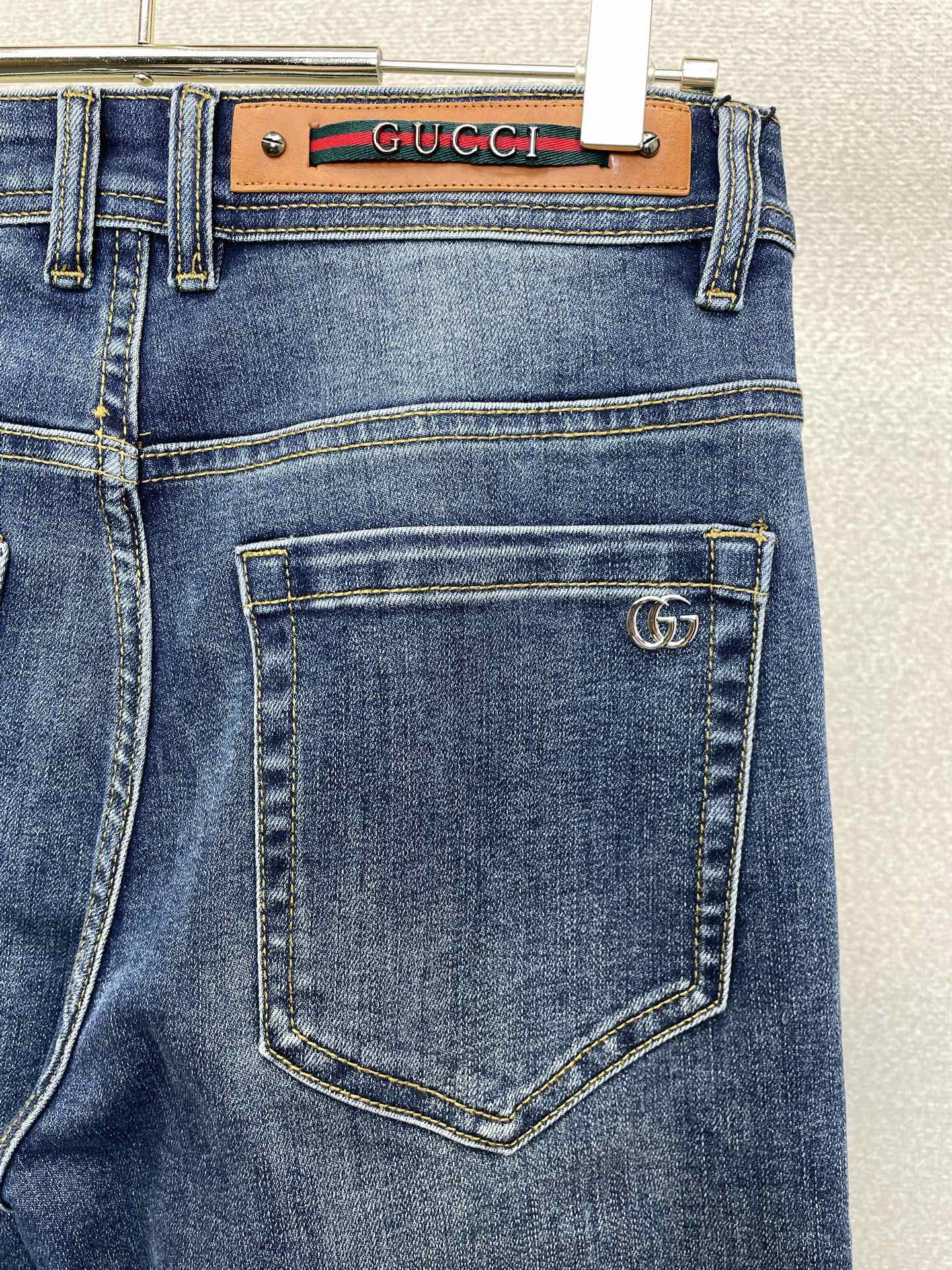 。Gucci古驰💥砸锅卖铁都要上的新款新款休闲牛仔裤👖高端版本 专柜定制面料 透气舒适度高，细节无可挑剔