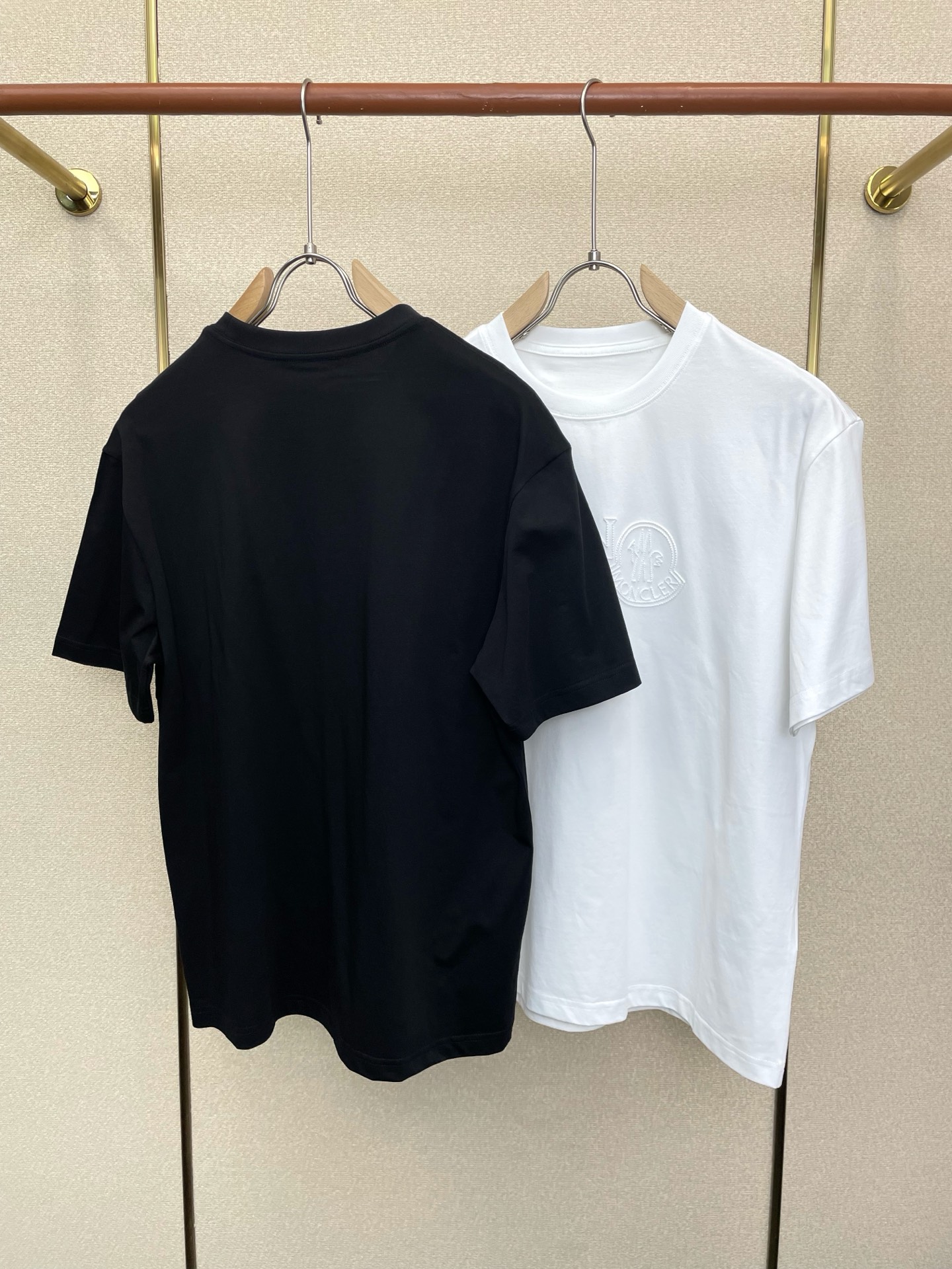 。Moncler蒙口💥砸锅卖铁都要上的新款新款原单男士休闲短袖 高端定制 高端版本 时尚百搭爆款⚠️⚠️