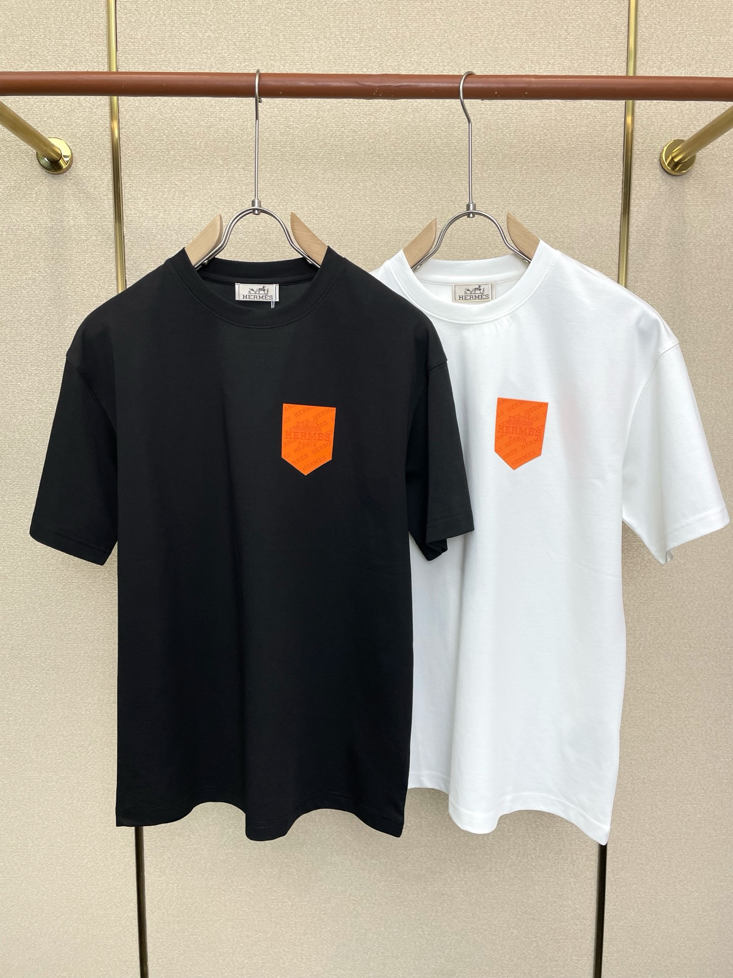 。Hermès爱马仕💥砸锅卖铁都要上的新款新款原单男士休闲短袖 高端定制 高端版本 时尚百搭爆款⚠️⚠️