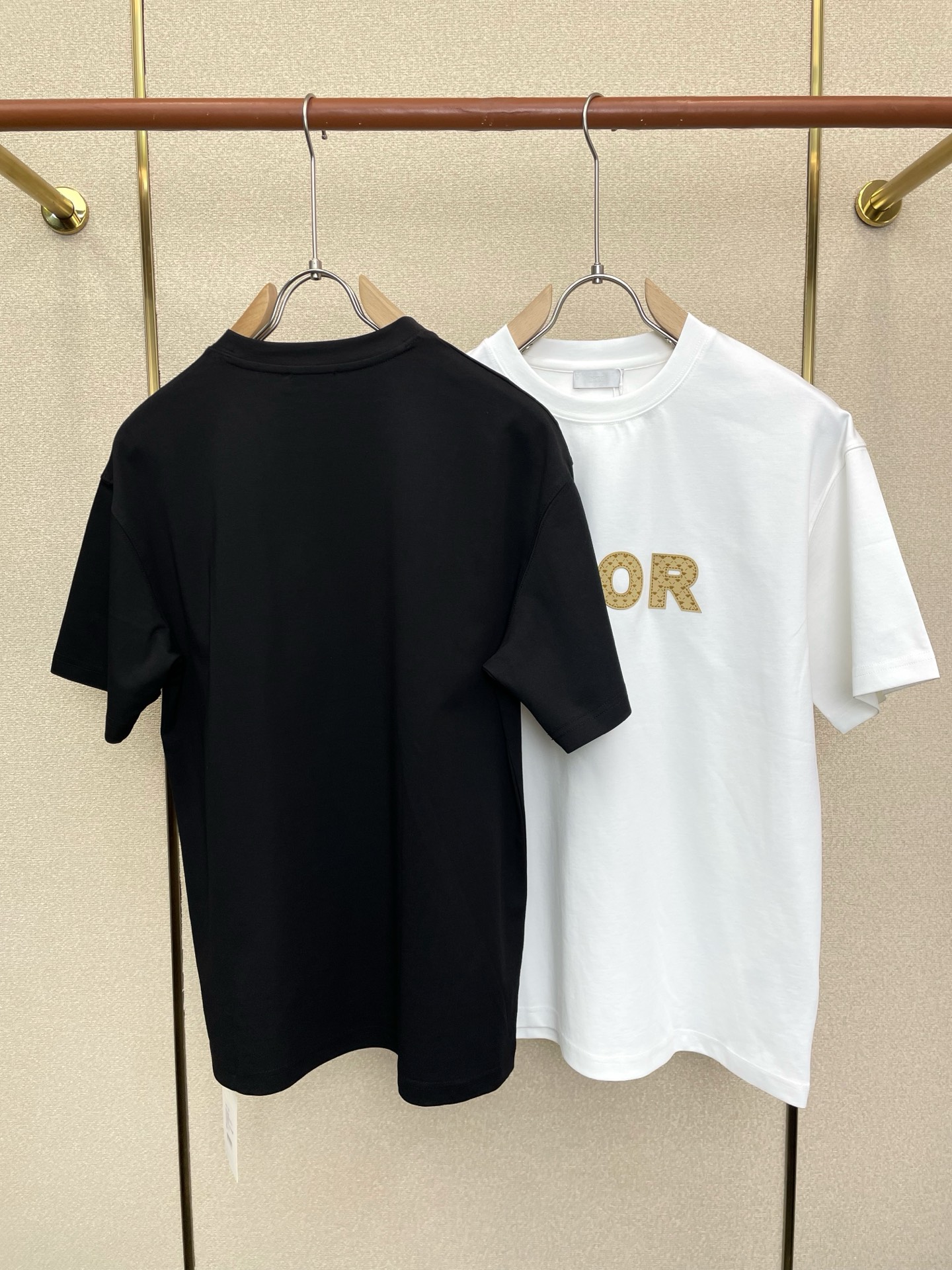 。Dior迪奥💥砸锅卖铁都要上的新款新款原单男士休闲短袖 高端定制 高端版本 时尚百搭爆款⚠️⚠️✨✨进