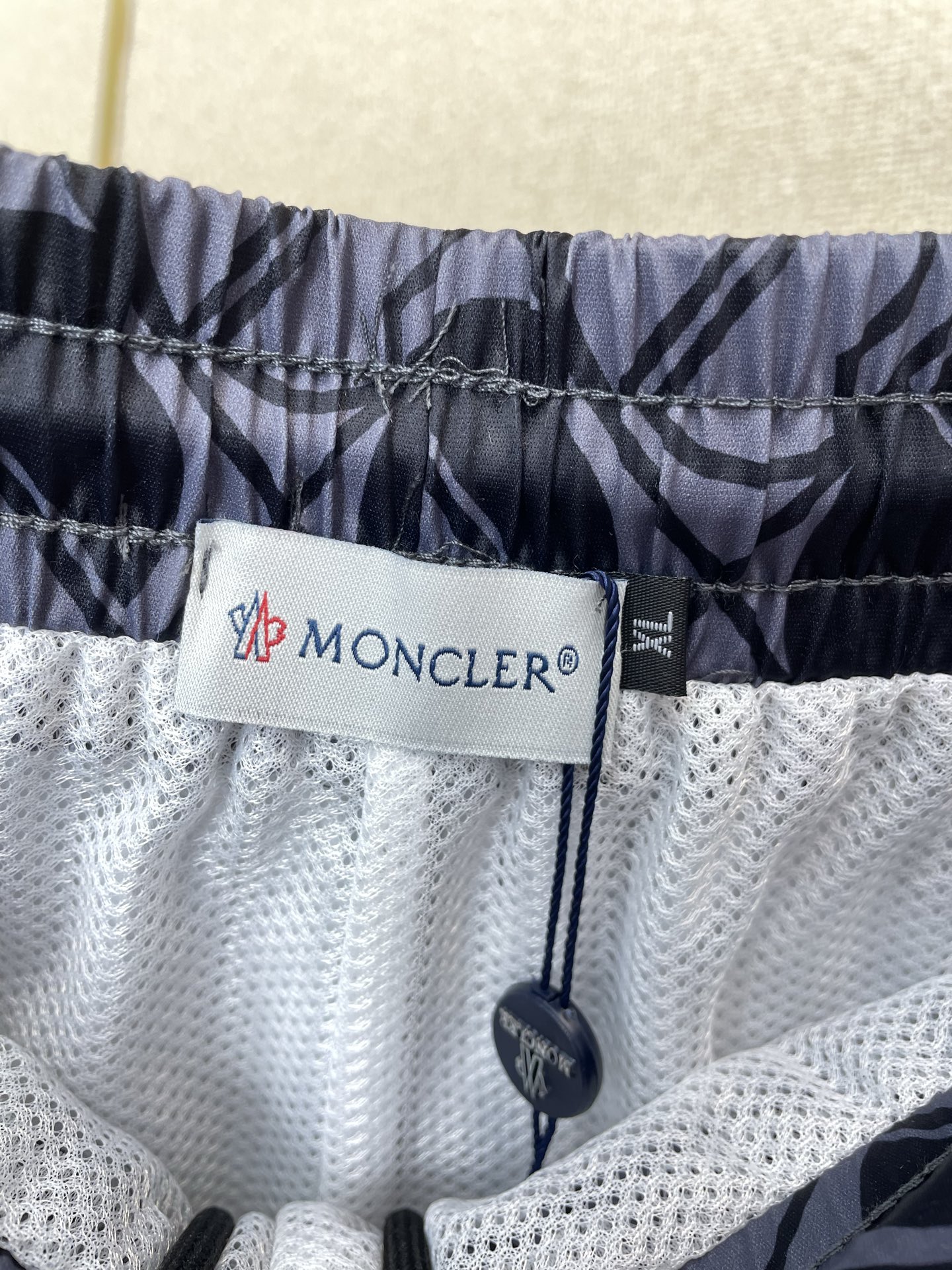Moncler蒙口💥砸锅卖铁都要上的新款新款休闲短裤 高端版本！专柜定制面料 透气舒适度高，细节无可挑剔