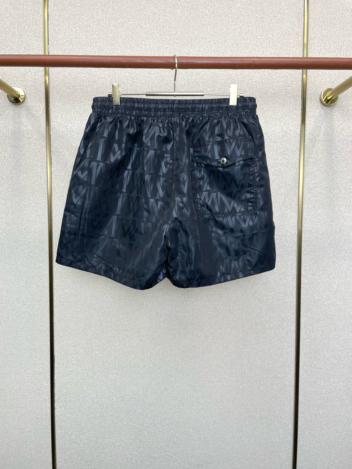 。Moncler蒙口💥砸锅卖铁都要上的新款新款休闲短裤 高端版本！专柜定制面料 透气舒适度高，细节无可挑