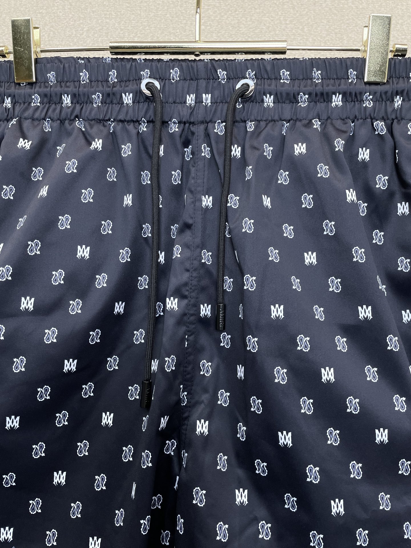 AMIRI💥砸锅卖铁都要上的新款新款休闲短裤 高端版本！专柜定制面料 透气舒适度高，细节无可挑剔，品牌元