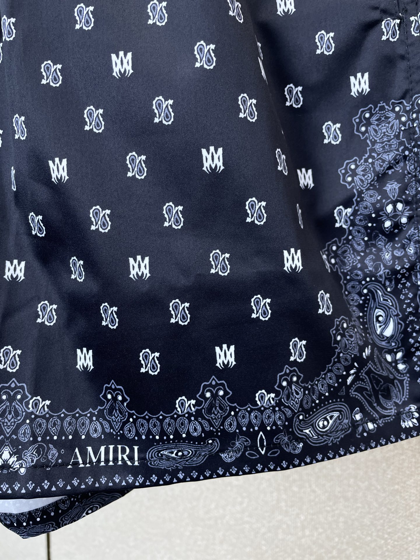 AMIRI💥砸锅卖铁都要上的新款新款休闲短裤 高端版本！专柜定制面料 透气舒适度高，细节无可挑剔，品牌元