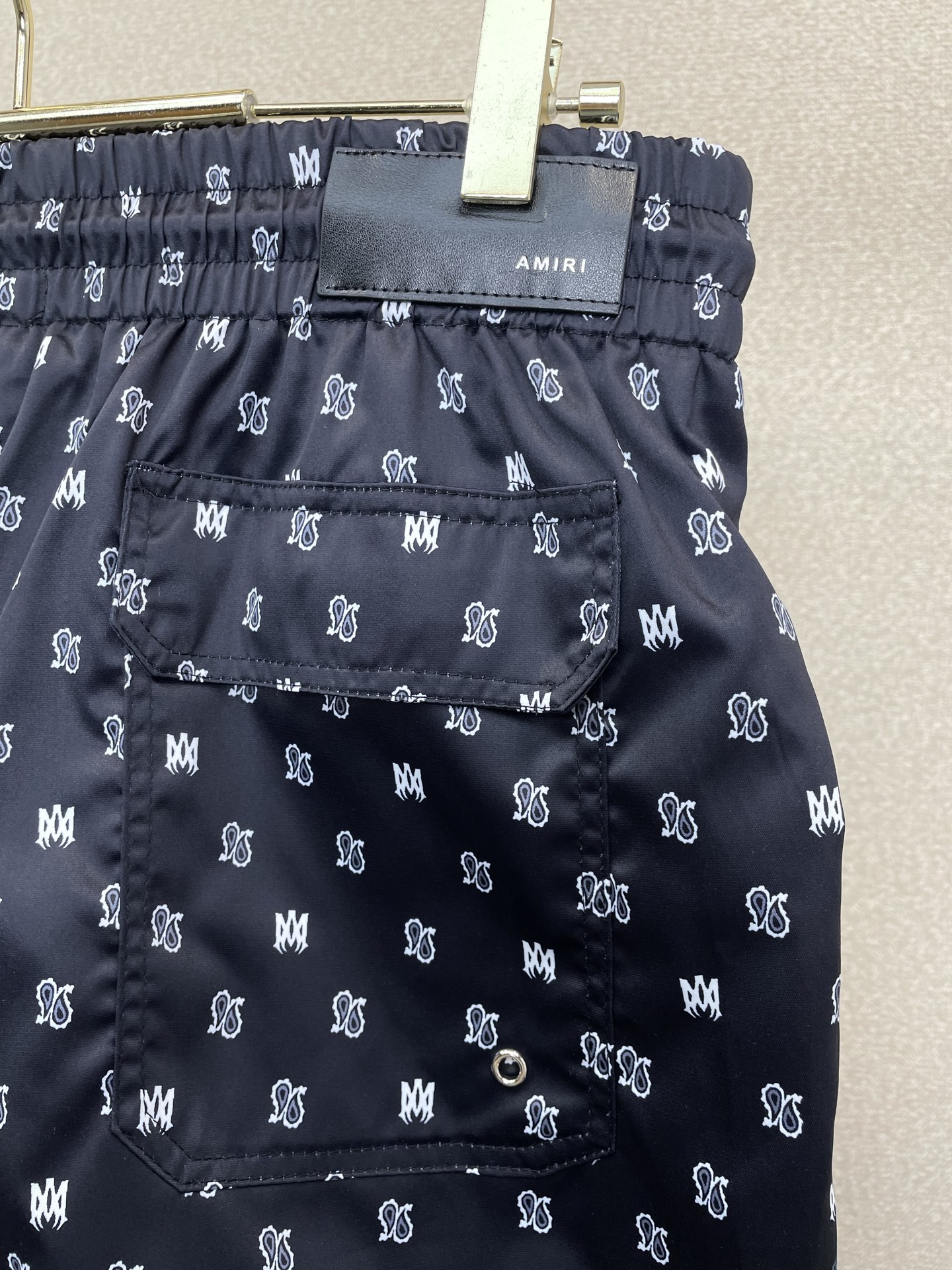AMIRI💥砸锅卖铁都要上的新款新款休闲短裤 高端版本！专柜定制面料 透气舒适度高，细节无可挑剔，品牌元