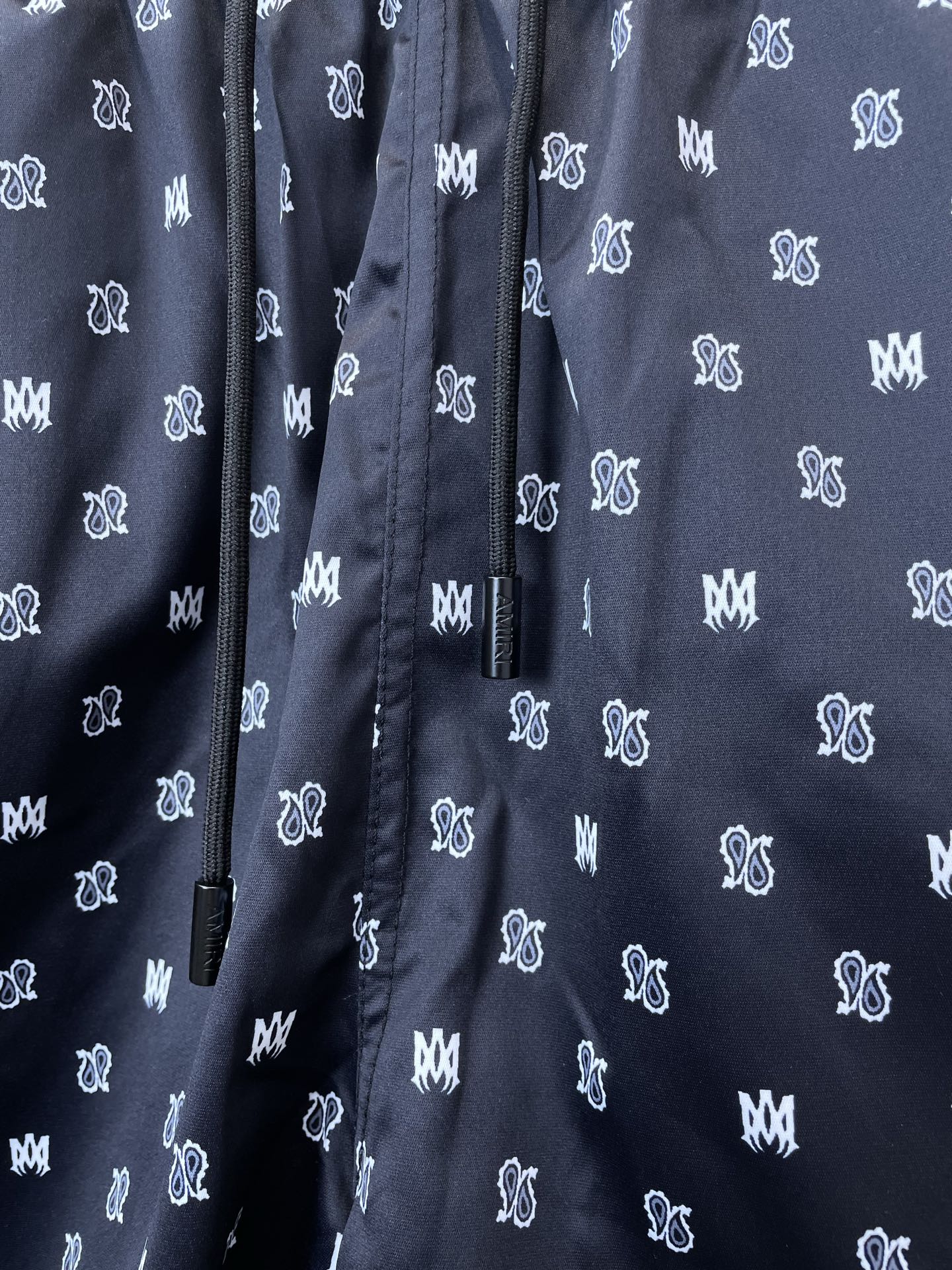 AMIRI💥砸锅卖铁都要上的新款新款休闲短裤 高端版本！专柜定制面料 透气舒适度高，细节无可挑剔，品牌元