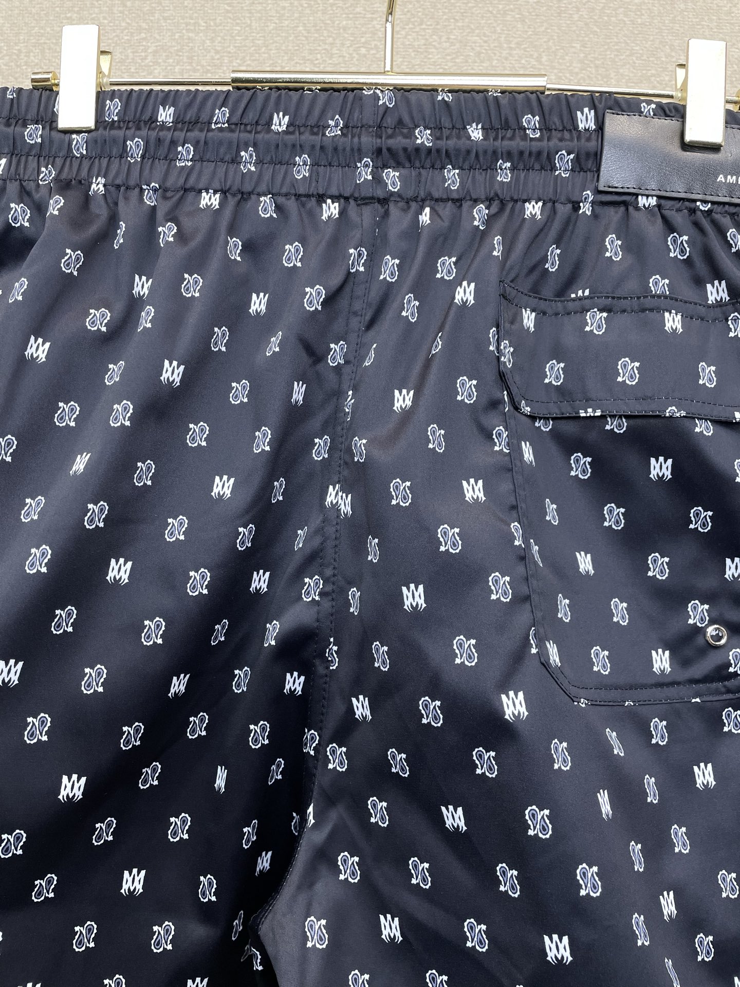 AMIRI💥砸锅卖铁都要上的新款新款休闲短裤 高端版本！专柜定制面料 透气舒适度高，细节无可挑剔，品牌元