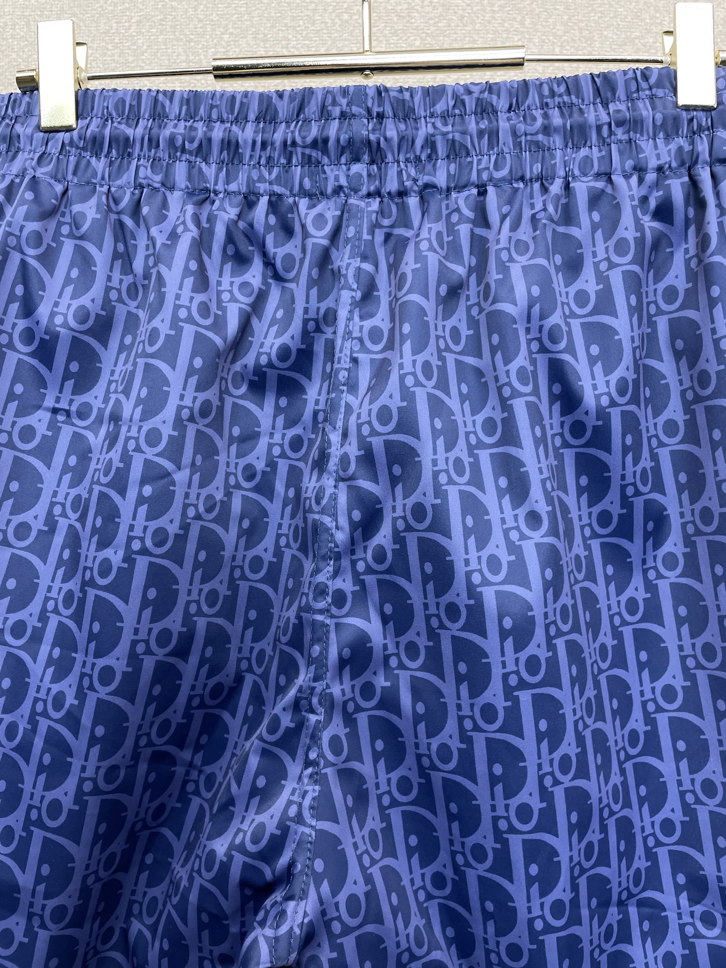 。Dior迪奥💥砸锅卖铁都要上的新款新款休闲短裤 高端版本！专柜定制面料 透气舒适度高，细节无可挑剔，品