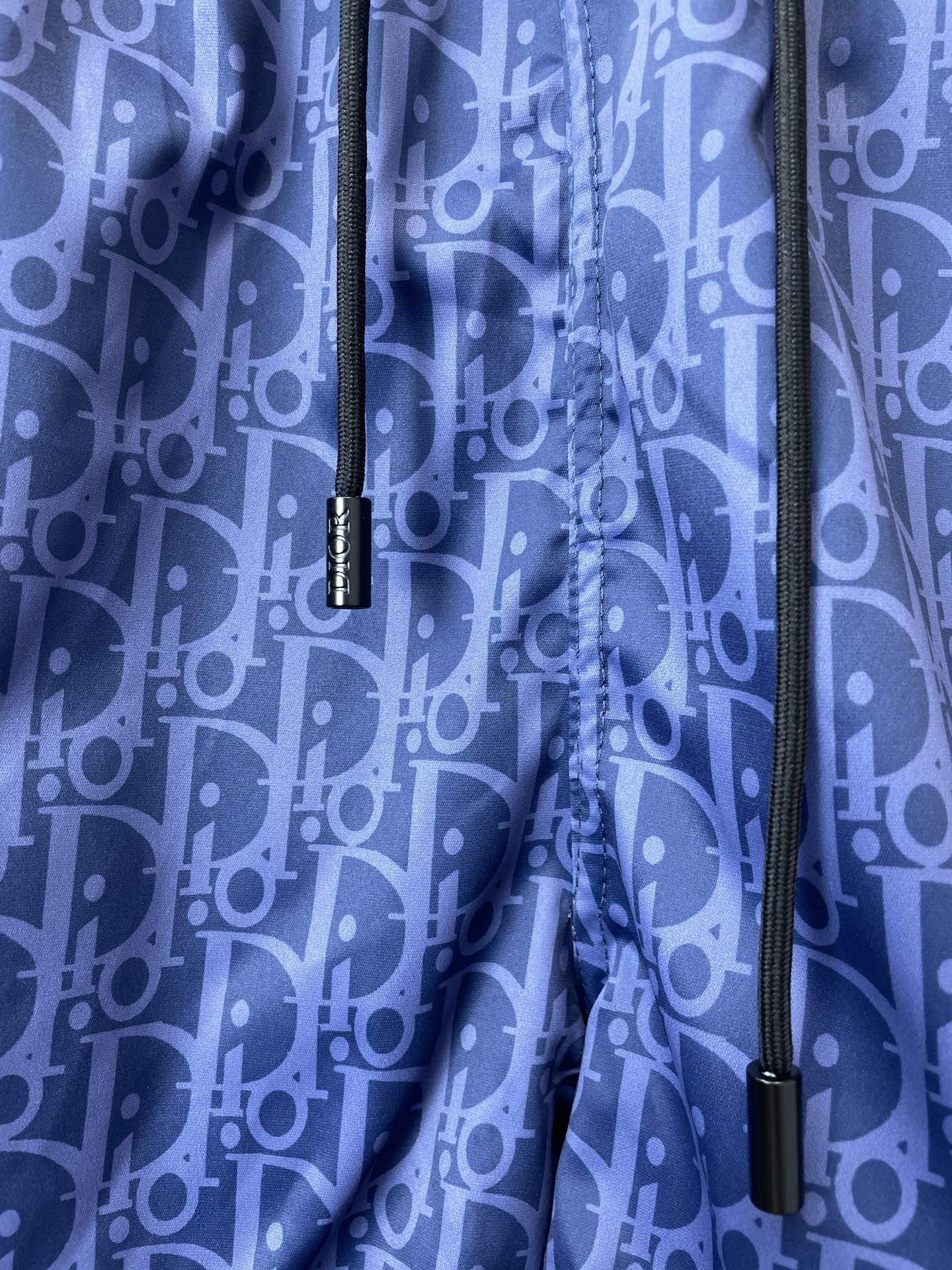 。Dior迪奥💥砸锅卖铁都要上的新款新款休闲短裤 高端版本！专柜定制面料 透气舒适度高，细节无可挑剔，品
