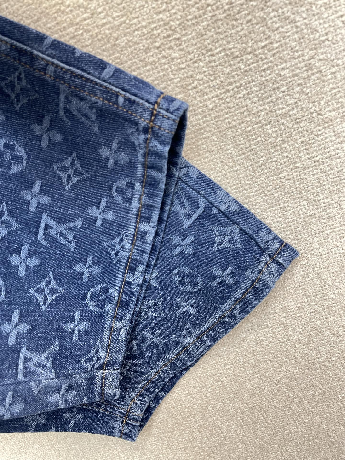 。Louis Vuitton路易威登💥砸锅卖铁都要上的新款新款休闲牛仔裤👖高端版本 专柜定制面料 透气舒